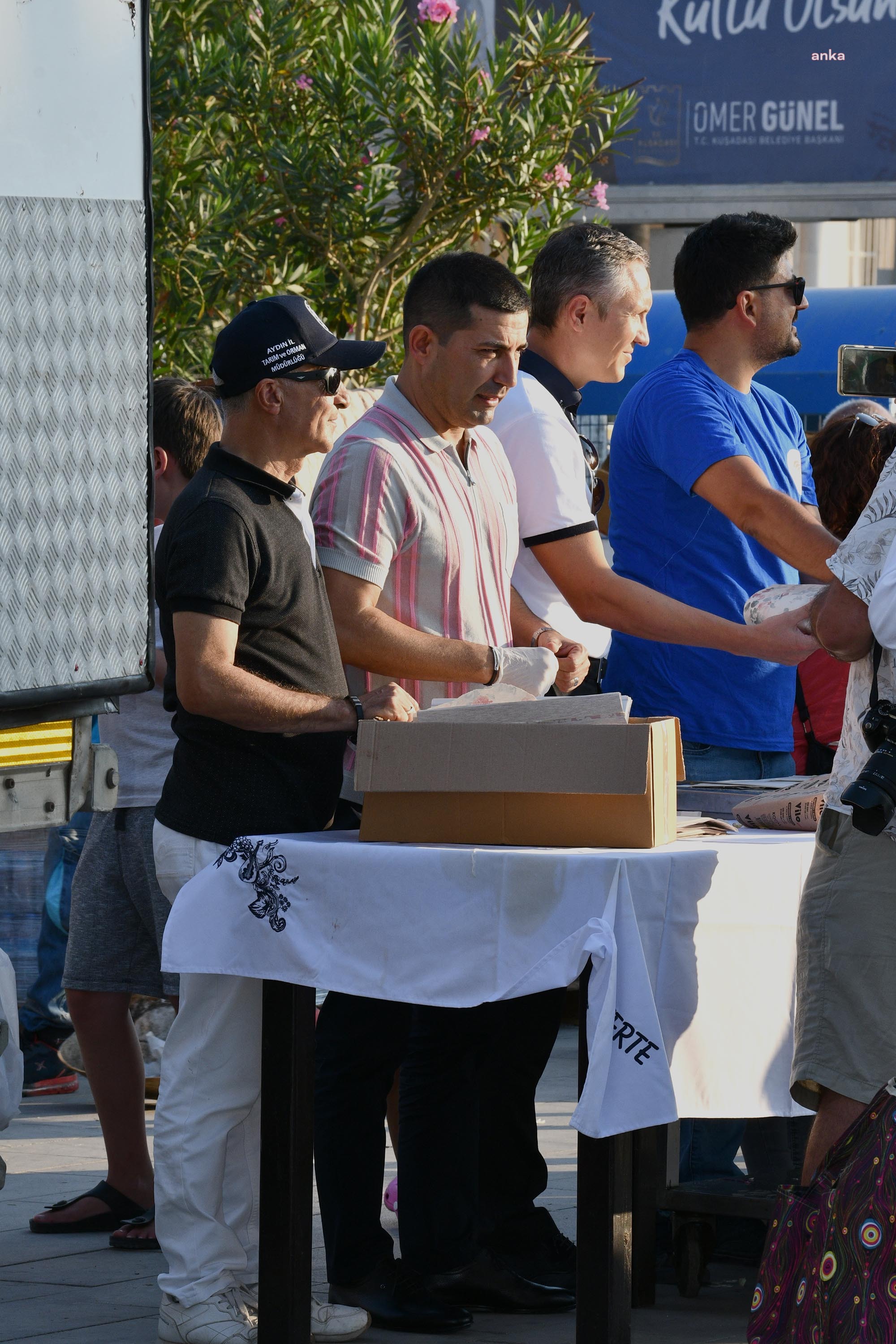 KUŞADASI BELEDİYE BAŞKANI GÜNEL, AV SEZONUNUN İLK GÜNÜNDE KUŞADALI BALIKÇILARLA BULUŞTU