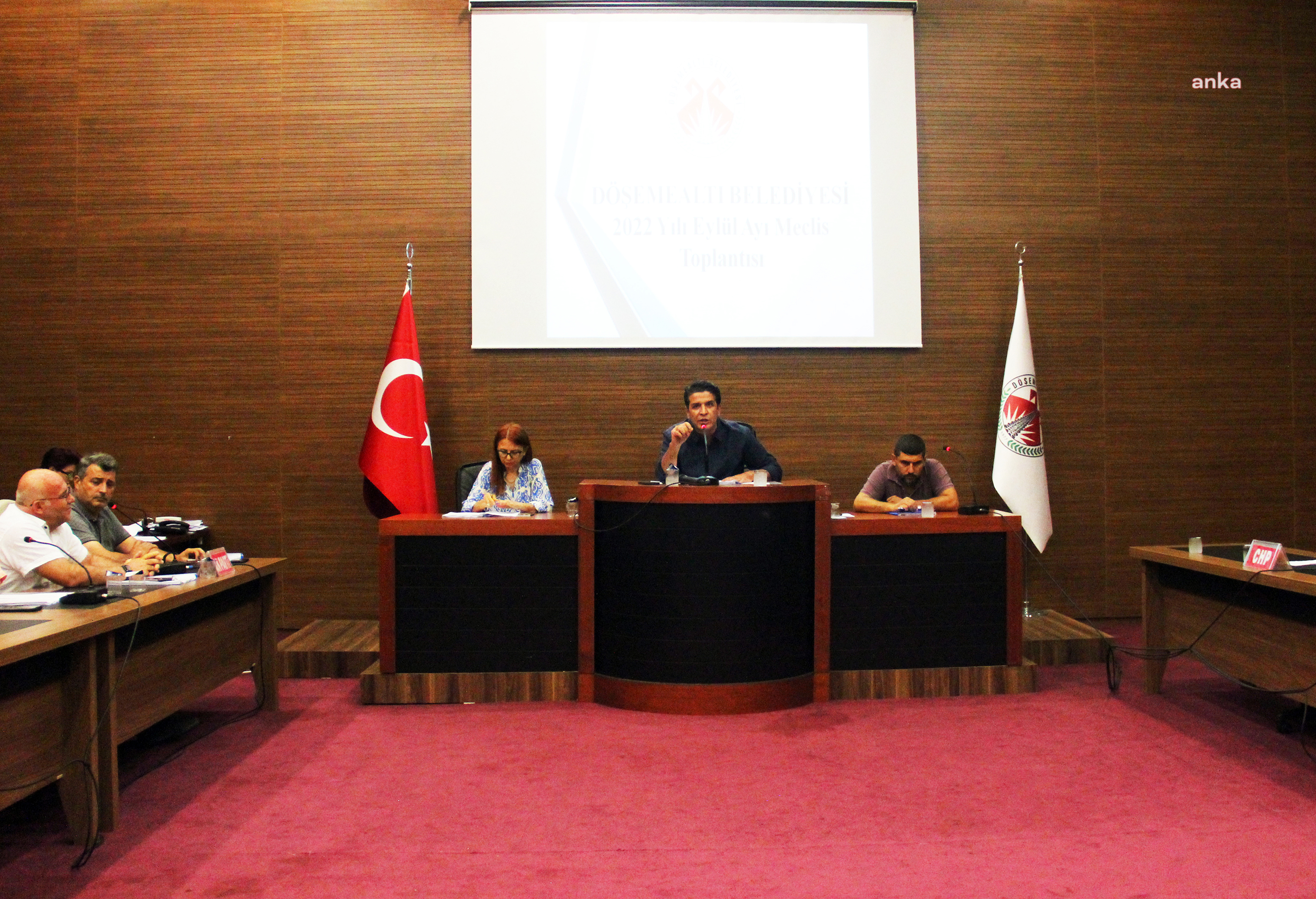 DÖŞEMEALTI BELEDİYE BAŞKANI TURGAY GENÇ MECLİS TOPLANTISINDA AKP GRUBUNU ELEŞTİRDİ
