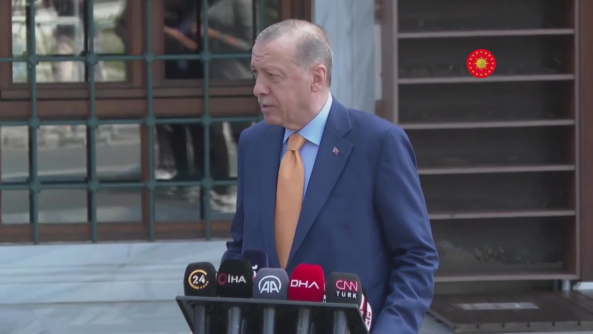 CUMHURBAŞKANI ERDOĞAN’DAN AHMET ŞIK’A: "BU ZAT TERÖRİSTİN TEKİDİR. DOKUNULMAZLIĞI KALKTIKTAN SONRA CEZA DAVALARI ARKASINDAN GELECEKTİR"