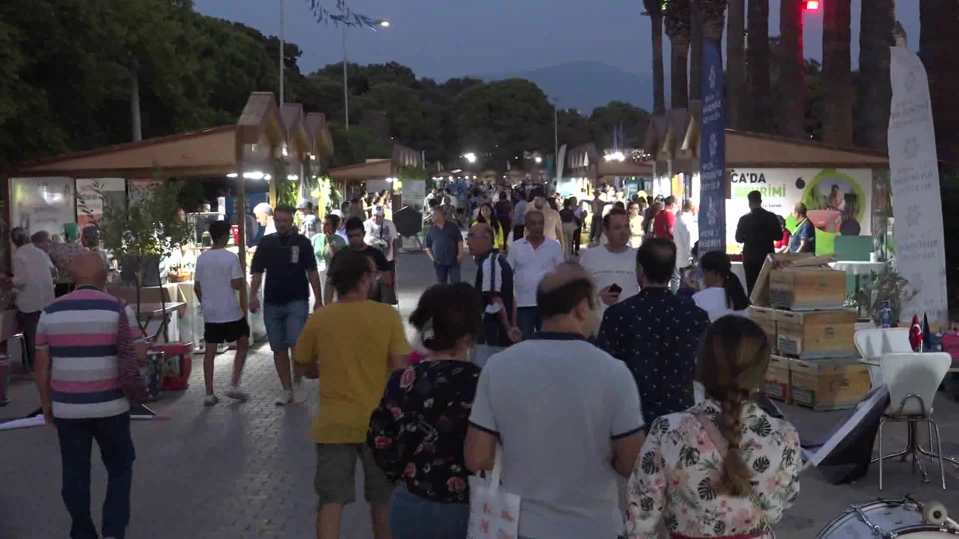 İEF'DE BUCA STANDINA BÜYÜK İLGİ