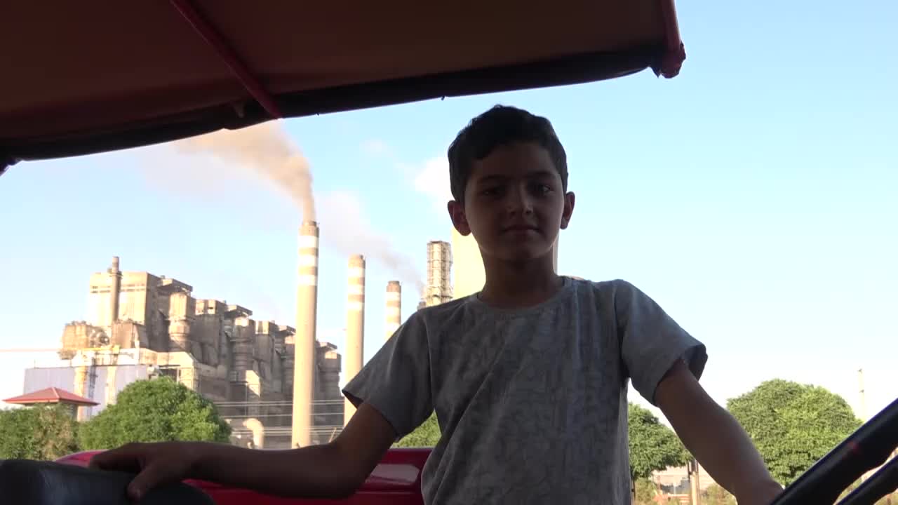 KAHRAMANMARAŞ’IN AFŞİN İLÇESİNDE BİR MAHALLE, TERMİK SANTRAL NEDENİYLE ‘HAYALET KASABA’YA DÖNDÜ: “KİMSE KALMADI Kİ. BİZİM GİBİ FAKİRLER KALDI”