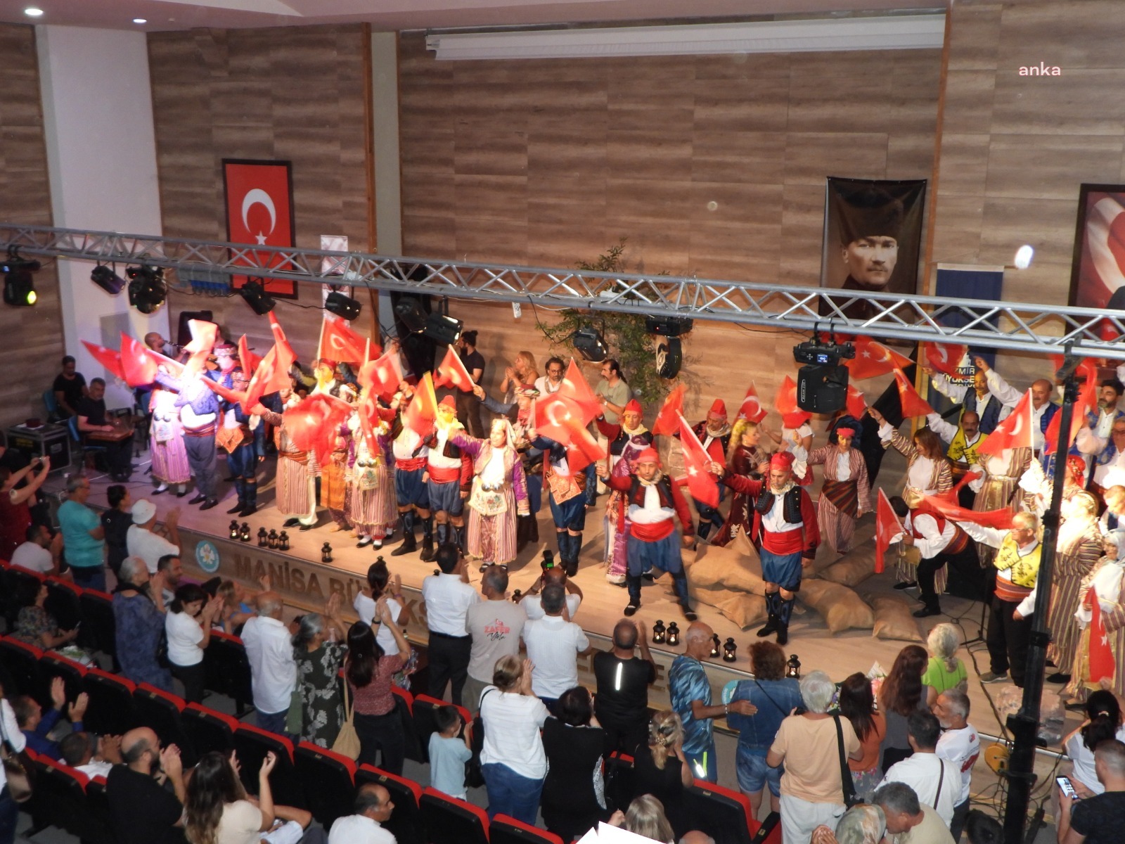 ZAFER KAFİLESİ ALAŞEHİR'DE COŞKUYLA KARŞILANDI