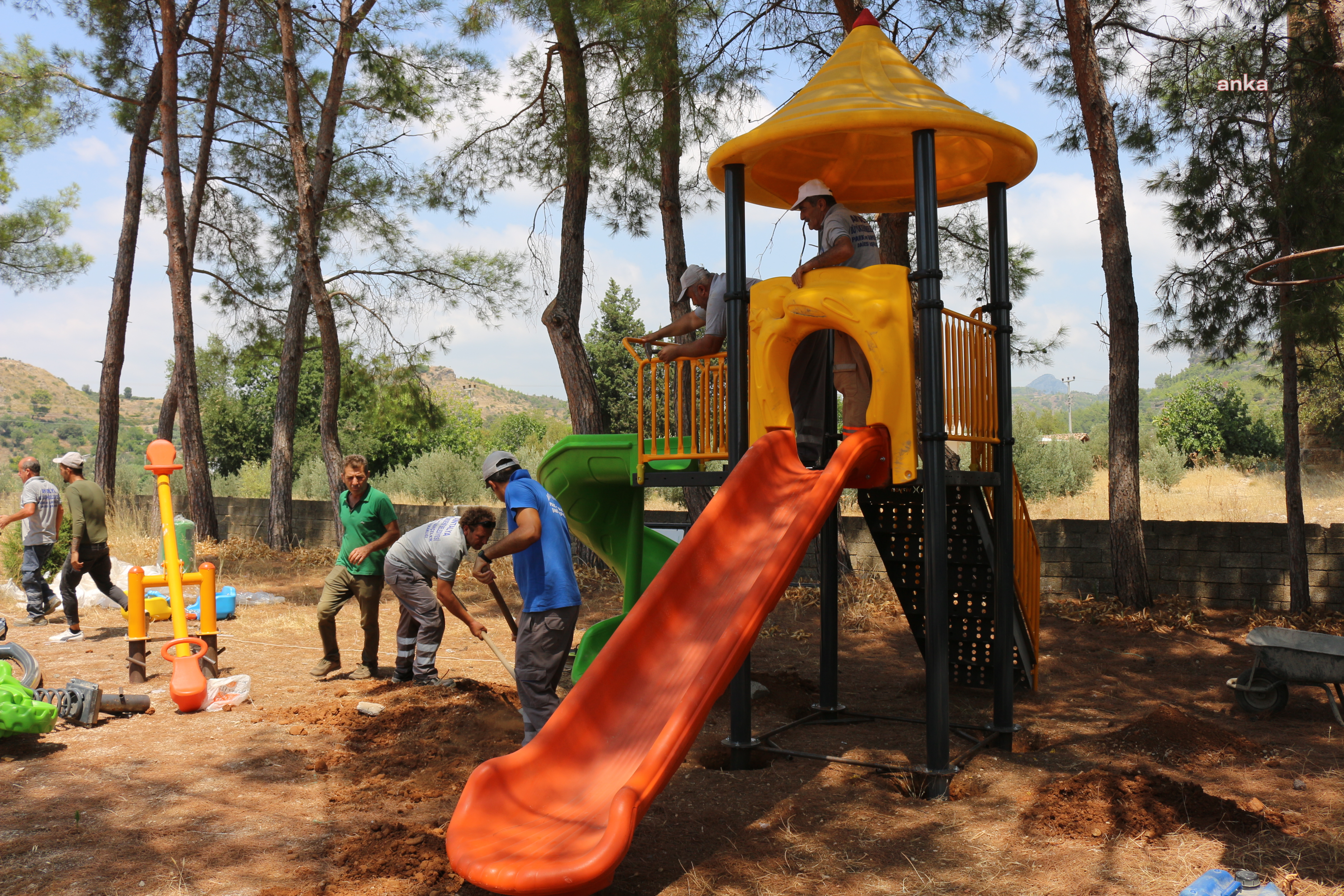 ANTALYA BÜYÜKŞEHİR BELEDİYESİ’NDEN SERİKLİ ÇOCUKLARA OYUN PARKI
