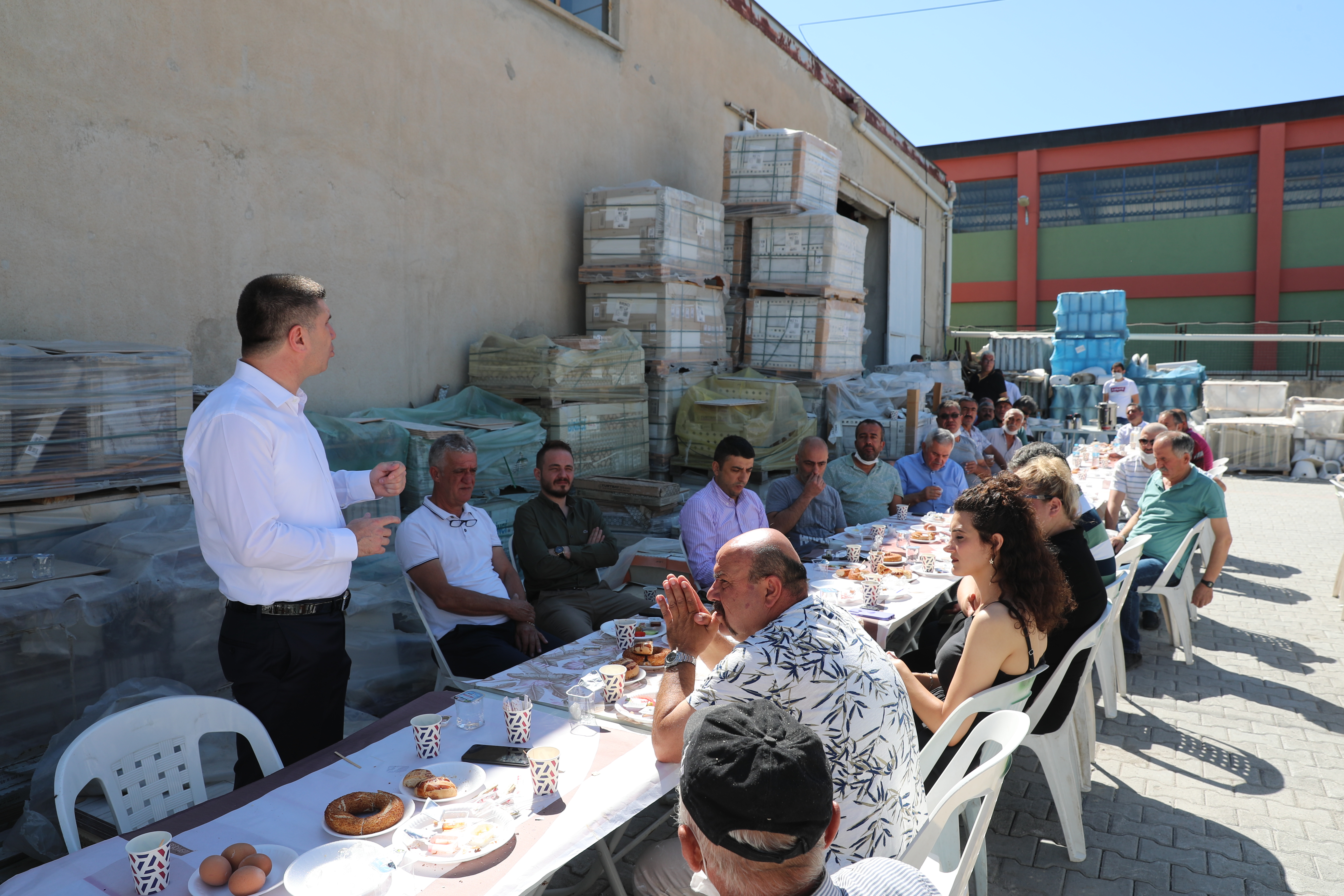 BURDUR BELEDİYE BAŞKANI ERCENGİZ, MAHRUKATÇILAR SİTESİ ESNAFI İLE BİR ARAYA GELDİ