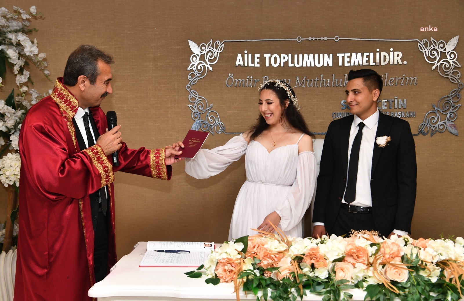 ÇUKUROVA BELEDİYE BAŞKANI ÇETİN’DEN GENÇ ÇİFTE SÜRPRİZ