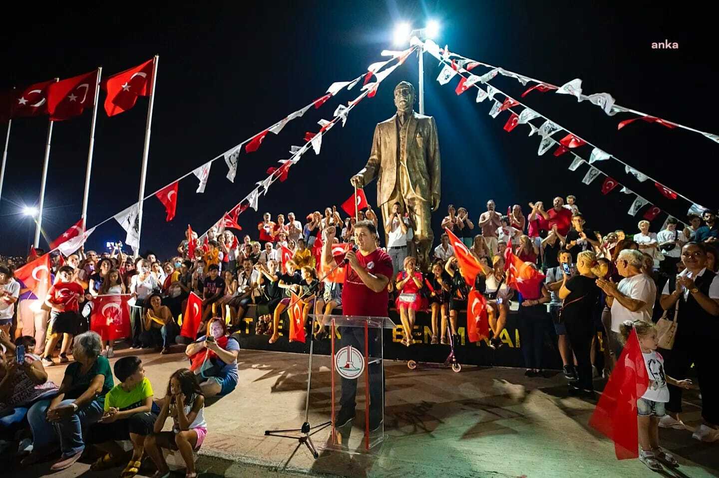 KARŞIYAKA'DA HAVADA, KARADA VE DENİZDE 9 EYLÜL ŞÖLENİ