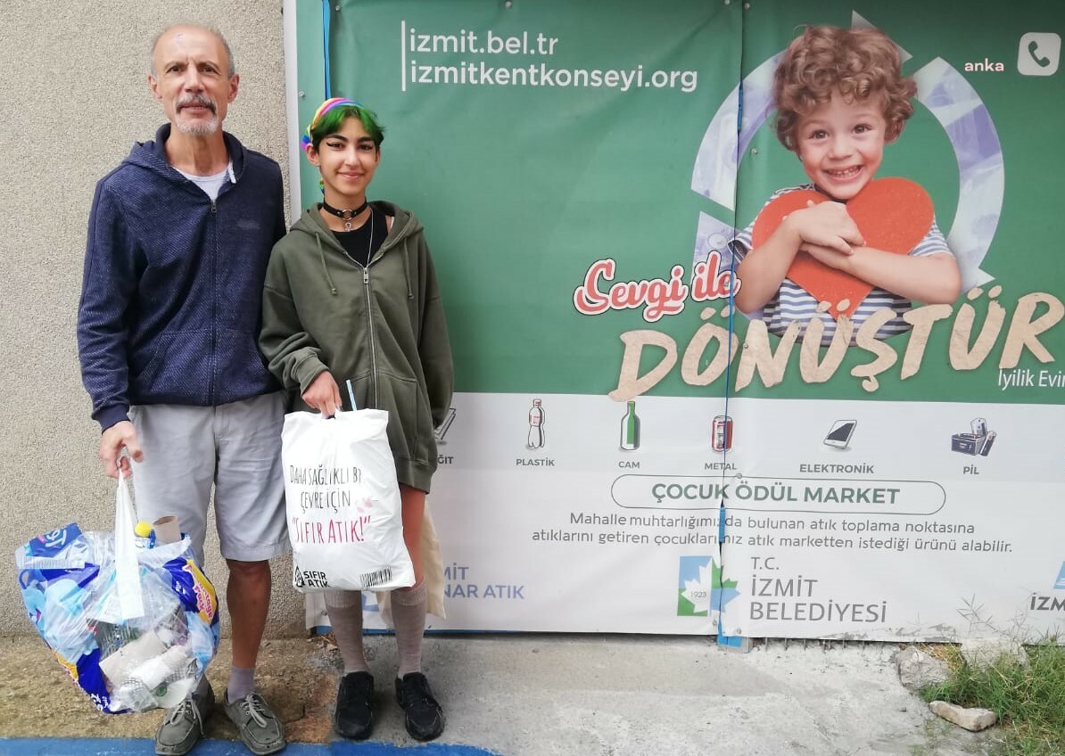 İZMİT'TE 'ÇOCUK ÖDÜL MARKET' İLE 1 BUÇUK YILDA 35 TON ATIK GERİ DÖNÜŞÜME KAZANDIRILDI