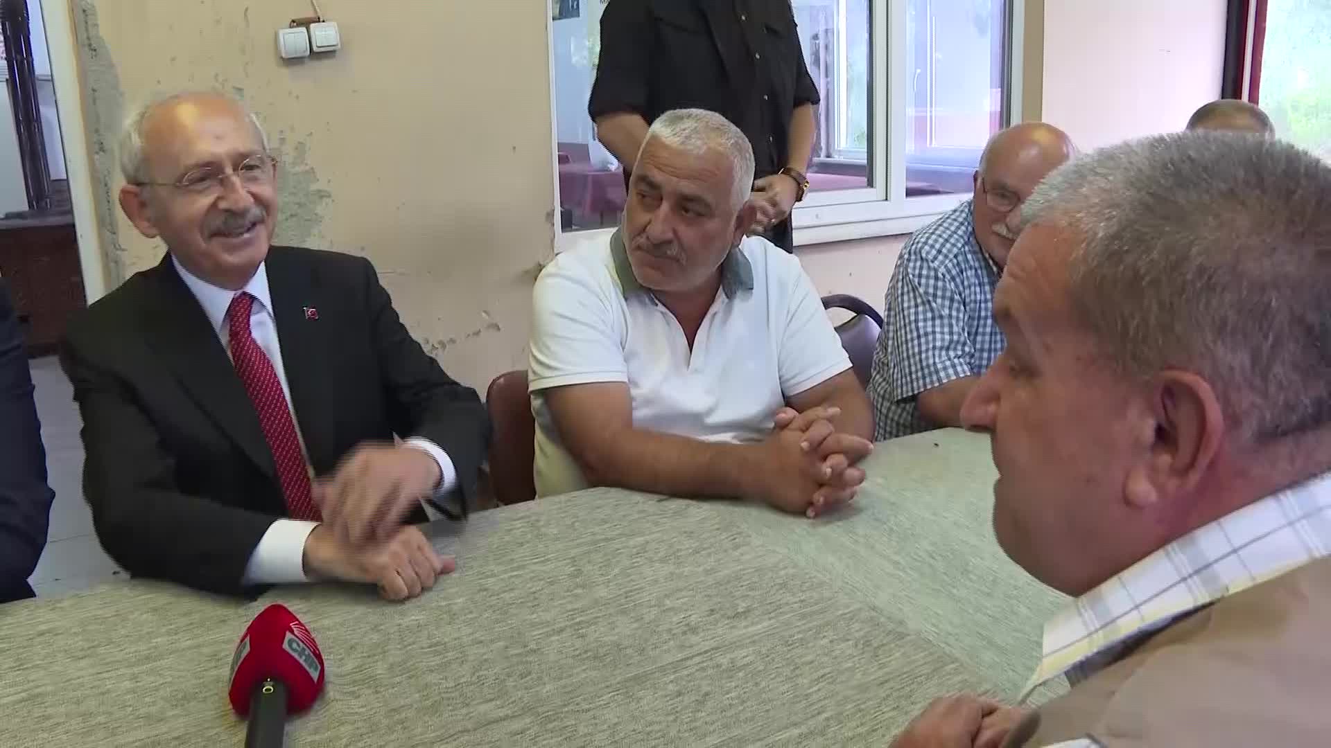 KILIÇDAROĞLU’NA DERT YANAN GİRESUNLU BALIKÇI: “SEZONDA 400-450 TON MAZOT YAKIYORUZ. MALİYET ÇOK ARTTI. GEÇEN SENE TANKERİNİ 52 LİRAYLA BAŞLADIK, BU SENE 500-600 LİRA OLDU”