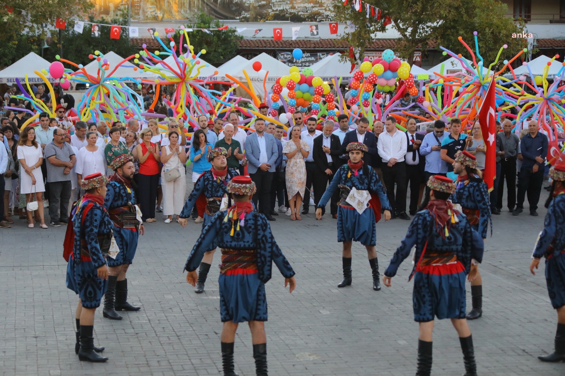 EFEST’İN İLK GÜNÜ COŞKUYLA GEÇTİ