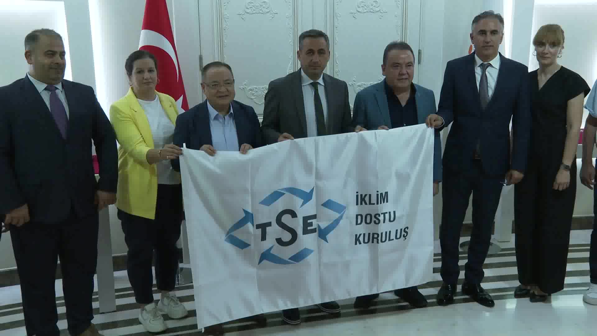 ANTALYA BÜYÜKŞEHİR BELEDİYESİ TÜRKİYE’NİN İLK İKLİM DOSTU BELEDİYESİ OLDU