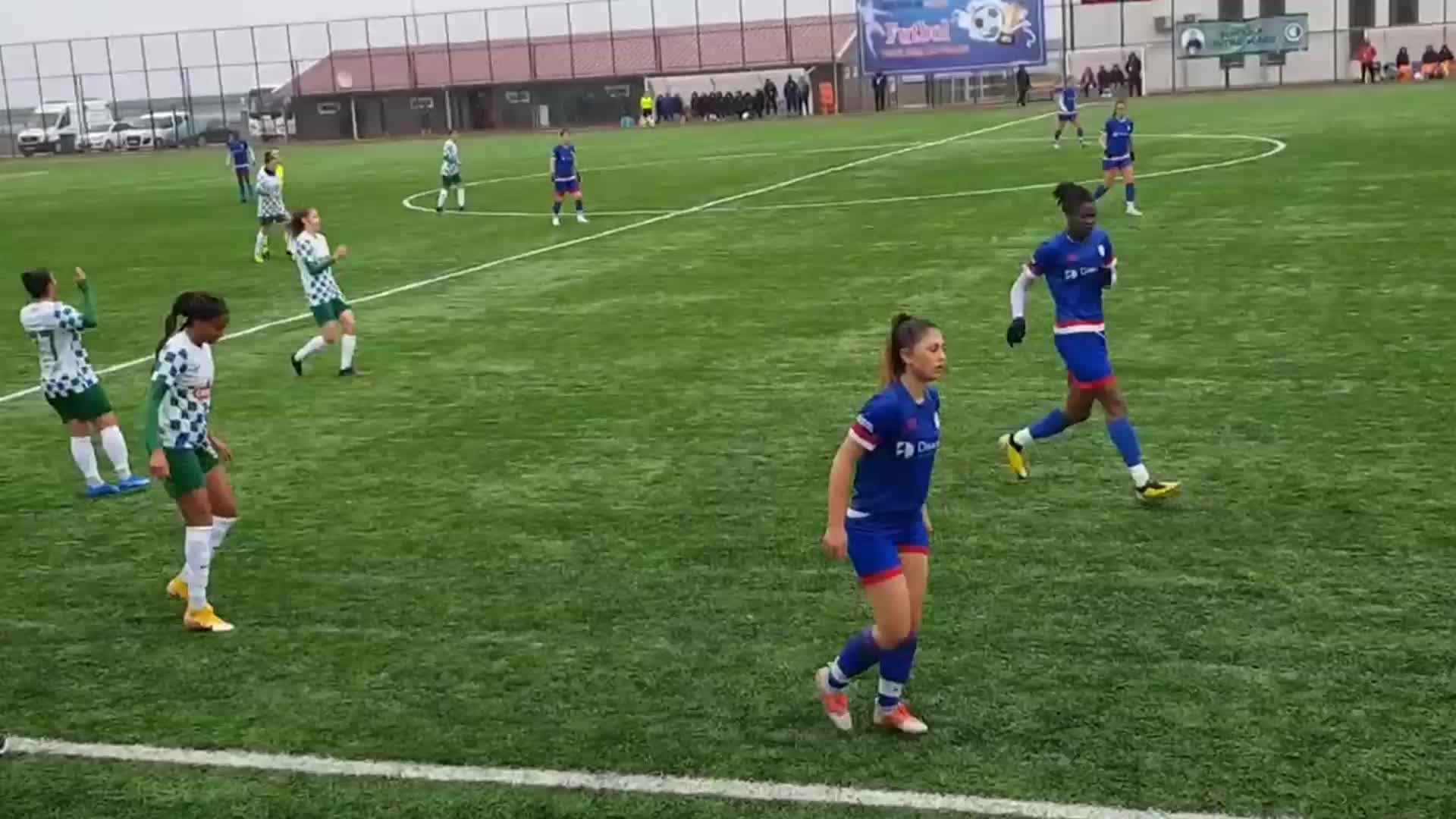 KADIN FUTBOL KULÜBÜNÜ KAPATAN ÇAYKUR RİZESPOR KULÜBÜ BAŞKANI TURGUT, KURU FASÜLYE VE DÖNER ÖRNEĞİ VERDİ:  "BU BİR TERCİHTİR"