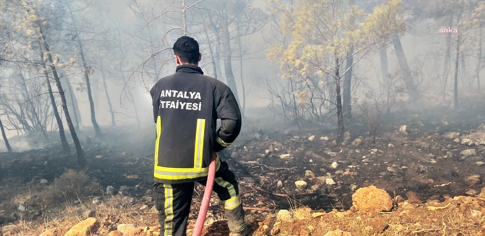 ANTALYA BÜYÜKŞEHİR İTFAİYESİ MERSİN’DE YANGINLA MÜCADELE EDİYOR