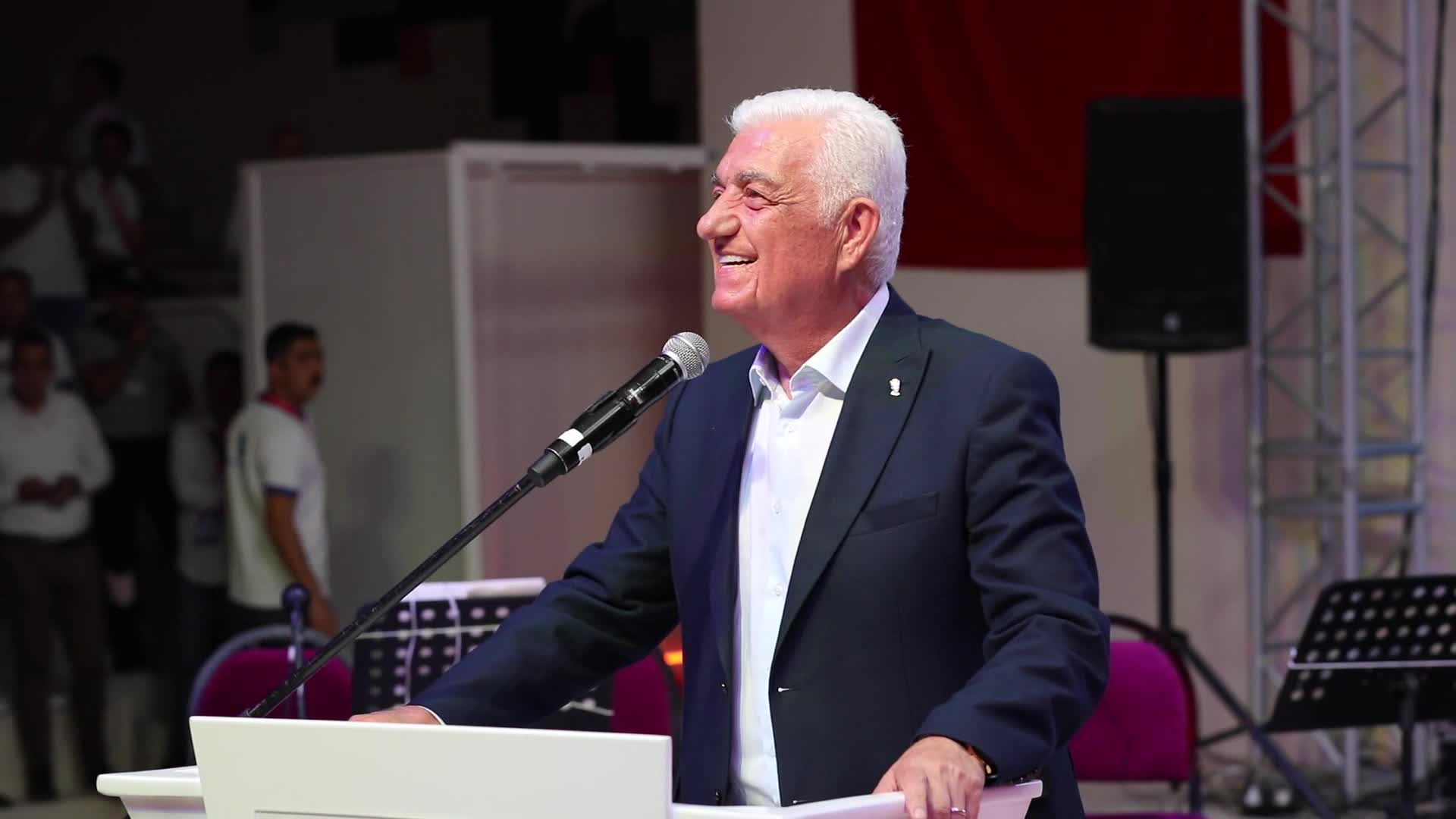 OSMAN GÜRÜN: “SANATÇILARIN TUTUKLANMADIĞI, FESTİVALLERİN YASAKLANMADIĞI, GENÇLERİN ENDİŞE DUYMADIĞI YARINLAR İÇİN ÇALIŞIYORUZ”