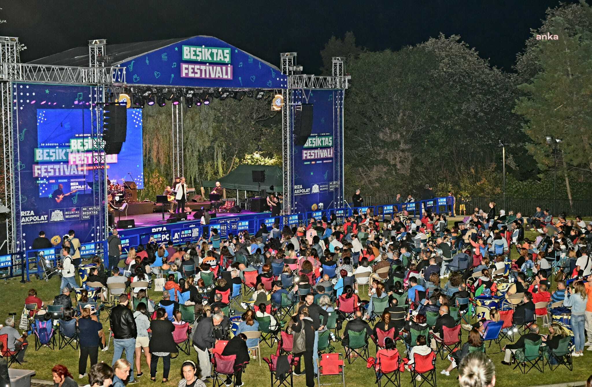 BEŞİKTAŞ FESTİVALİ’NDE HÜSEYİN TURAN DİNLEYİCİLERİYLE BULUŞTU