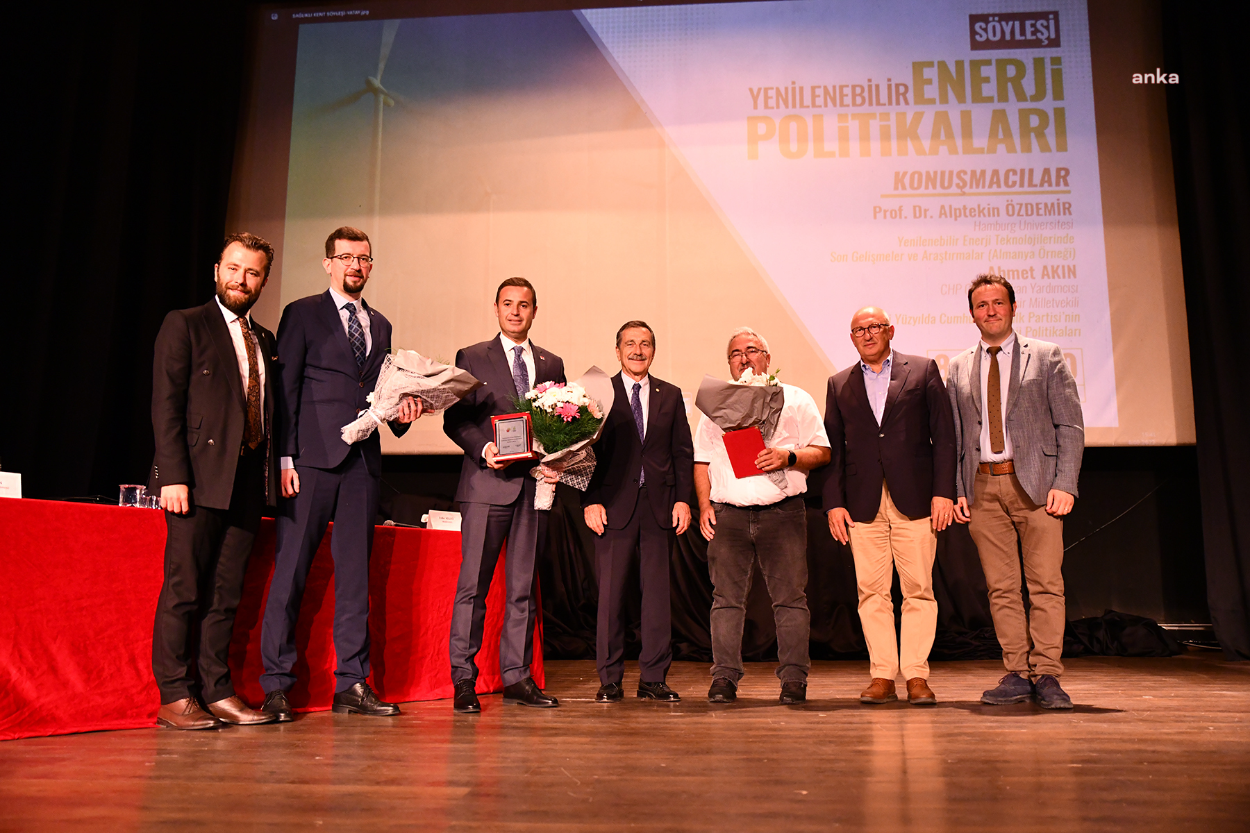 TEPEBAŞI'NDA DÜZENLENEN SÖYLEŞİDE ENERJİ POLİTİKALARI MASAYA YATIRILDI