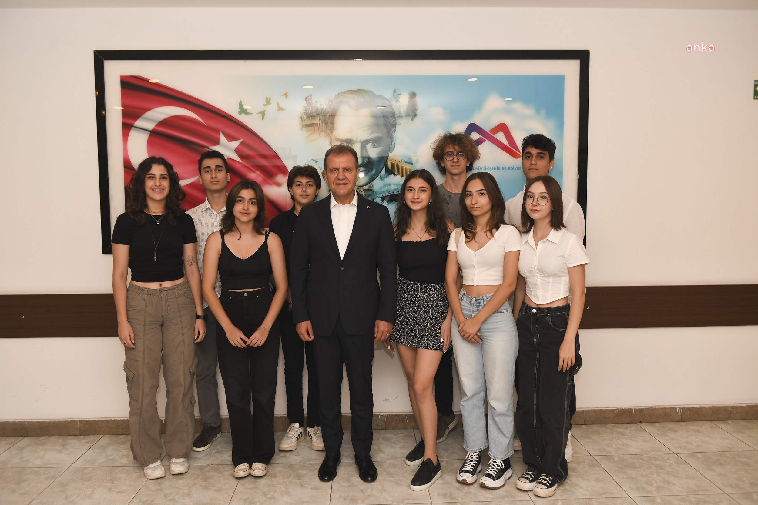 OBERHAUSEN’DAN DÖNEN GENÇLERDEN VAHAP SEÇER’E ZİYARET