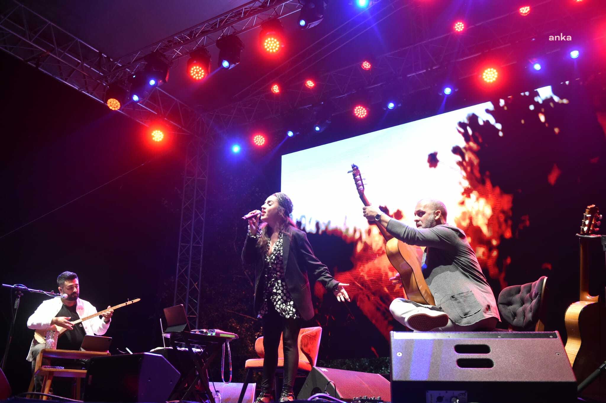 BEŞİKTAŞ FESTİVALİ’NDE YEKPARE TRİO KONSERİNE YOĞUN İLGİ