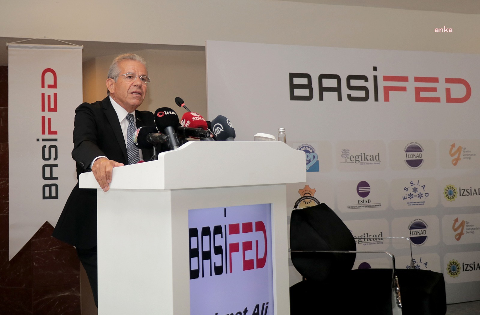 KILIÇDAROĞLU İZMİR'DE İŞ DÜNYASININ TEMSİLCİLERİYLE BULUŞTU. BASİFED BAŞKANI KASALI: "'ENFLASYON SEBEP, FAİZ SONUÇTUR' TESPİTİNE DAYALI MODEL HEM KURU HEM DE PİYASA FAİZİNİ PATLATAN BİR KRİZE DÖNMÜŞTÜR"