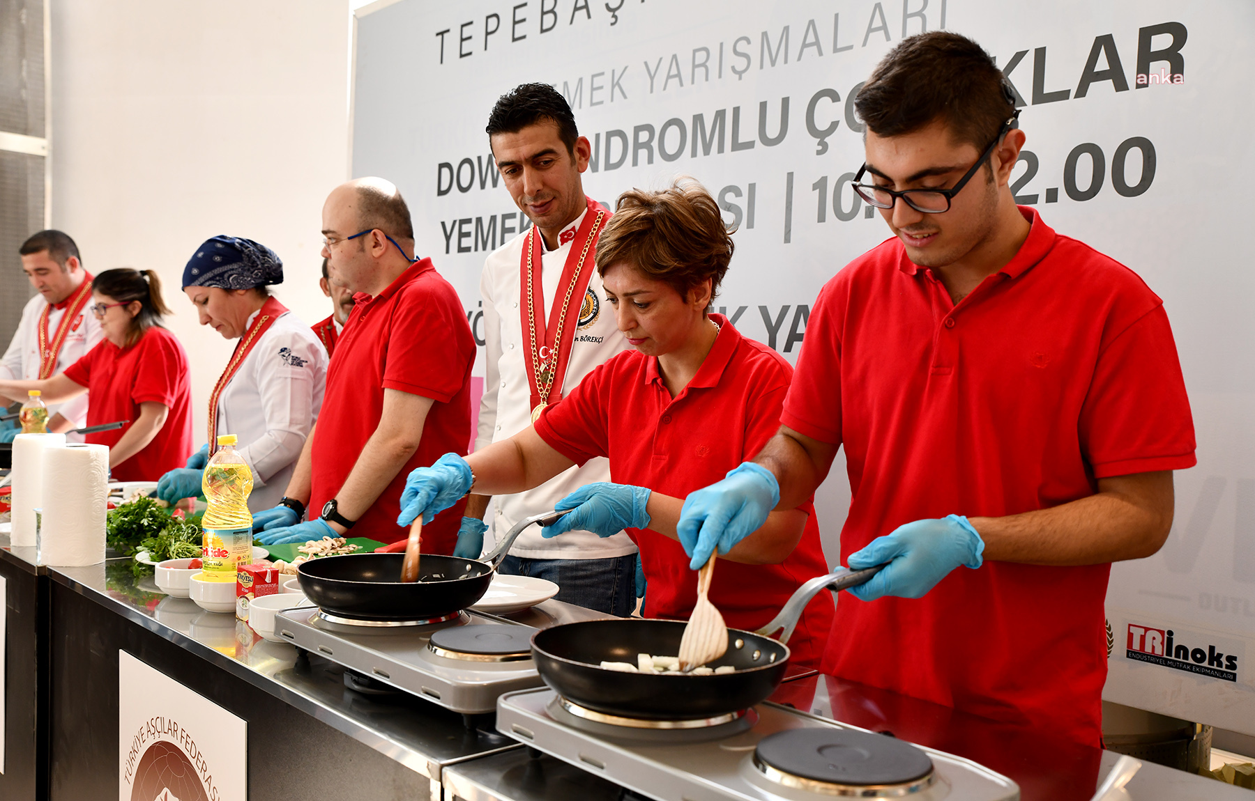 ESKİŞEHİR PİŞMİŞ TOPRAK SEMPOZYUMU'NDA DOWN SENDROMLU ÇOCUKLAR YEMEK YARIŞMASI
