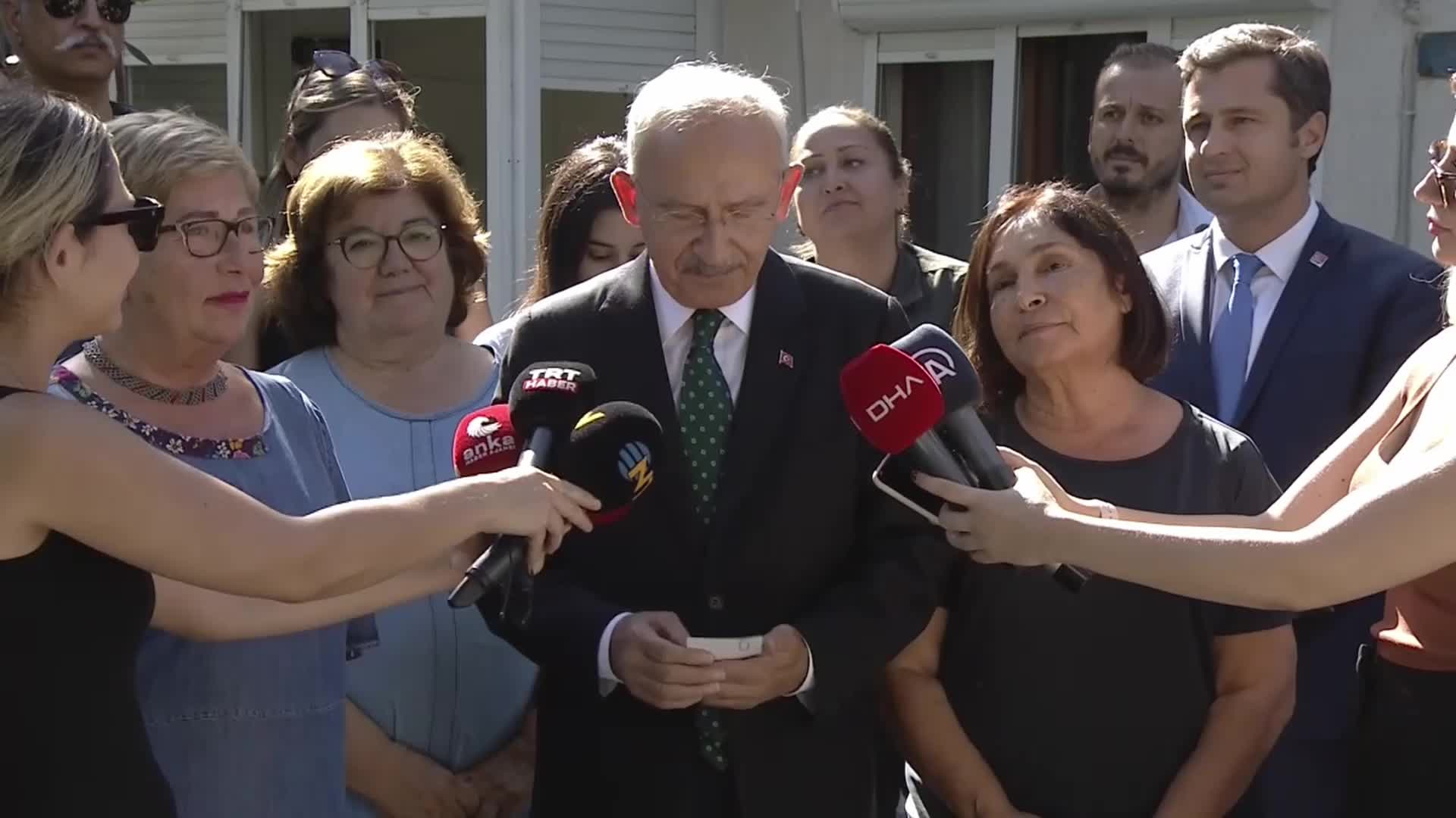 KILIÇDAROĞLU AİLESİ’NDEN OKKIR AİLESİ’NE ZİYARET: “KUDDUSİ OKKIR’IN ÖLÜMÜ ASLINDA BİR CİNAYETTİR; DEVLETİN SABRİYE HANIM İLE OTURUP HELALLEŞMESİ LAZIM"