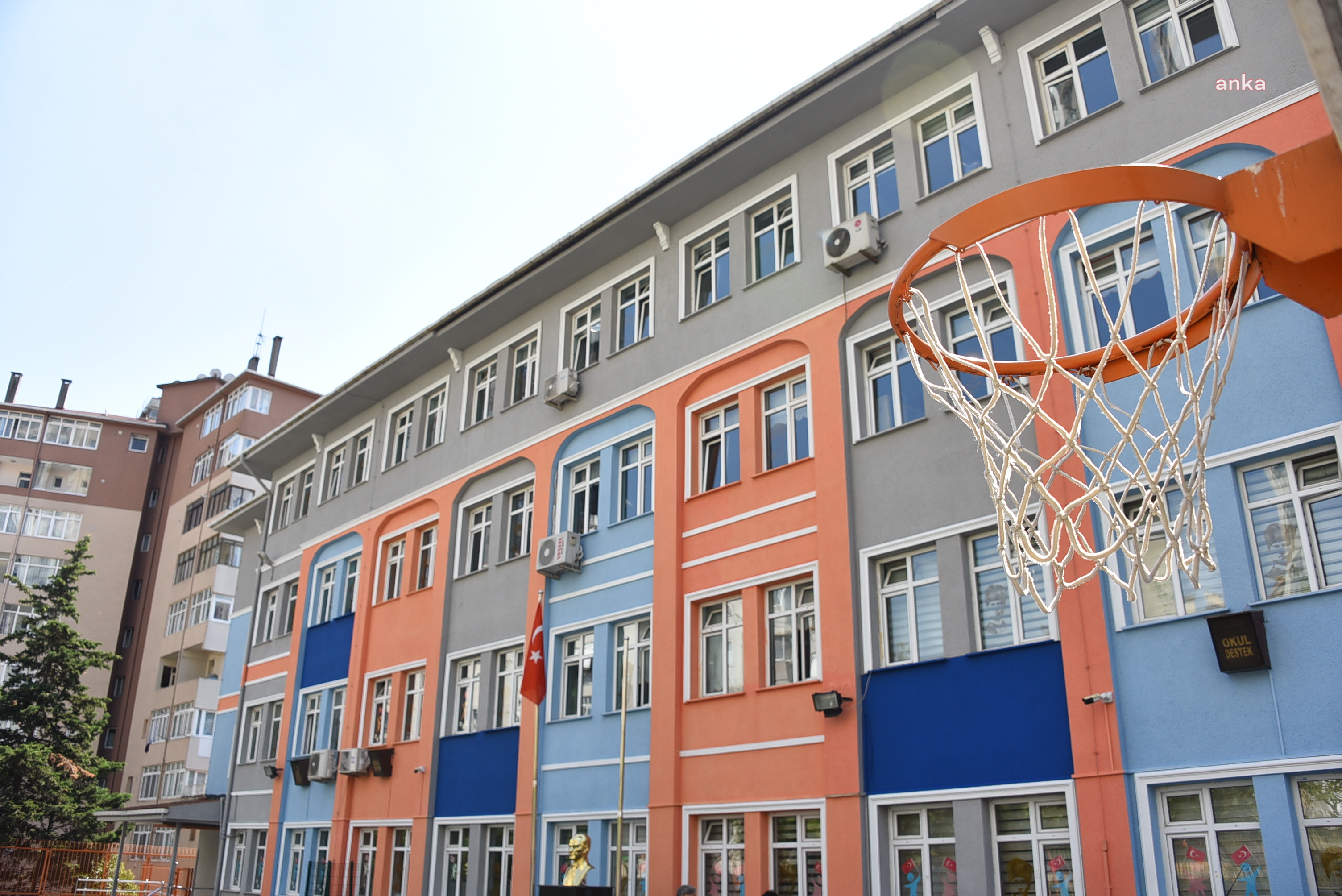KADIKÖY BELEDİYESİ'NDEN OKULLARA TADİLAT
