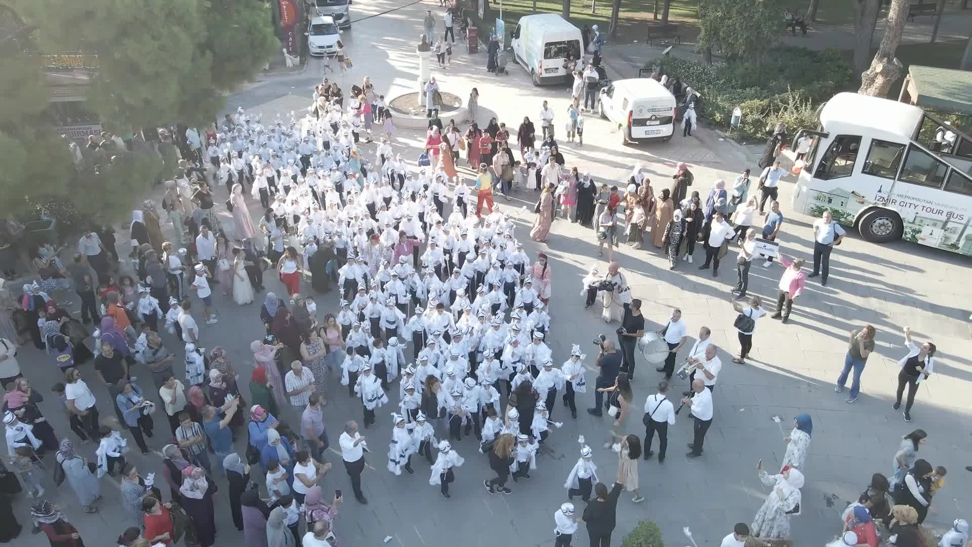 BORNOVA'DA 305 ÇOCUK İÇİN TOPLU SÜNNET DÜĞÜNÜ