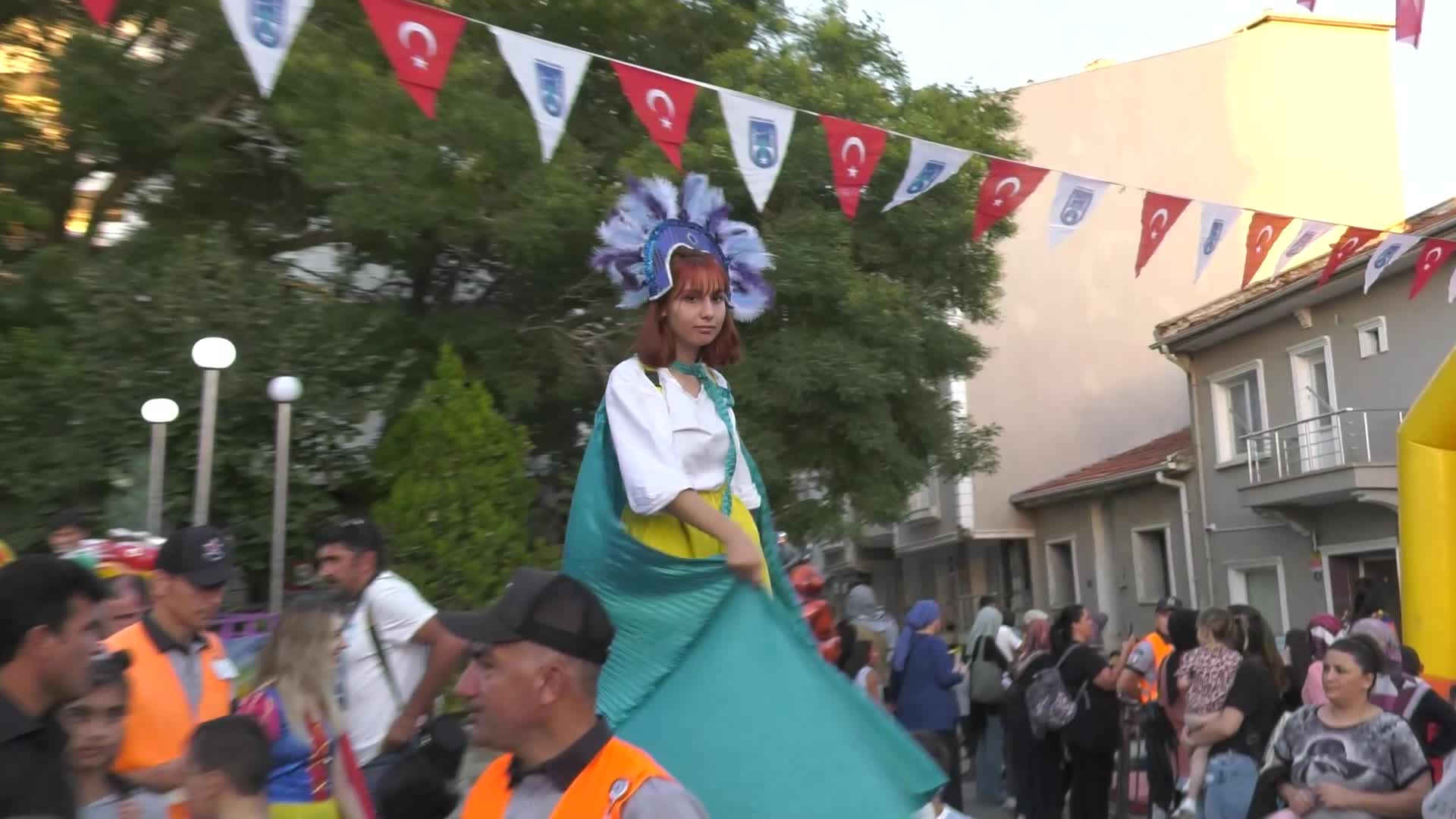 'ANKARA YAZ KONSERLERİ'NDE ZARA VE FETTAH CAN SEVENLERİYLE BULUŞTU