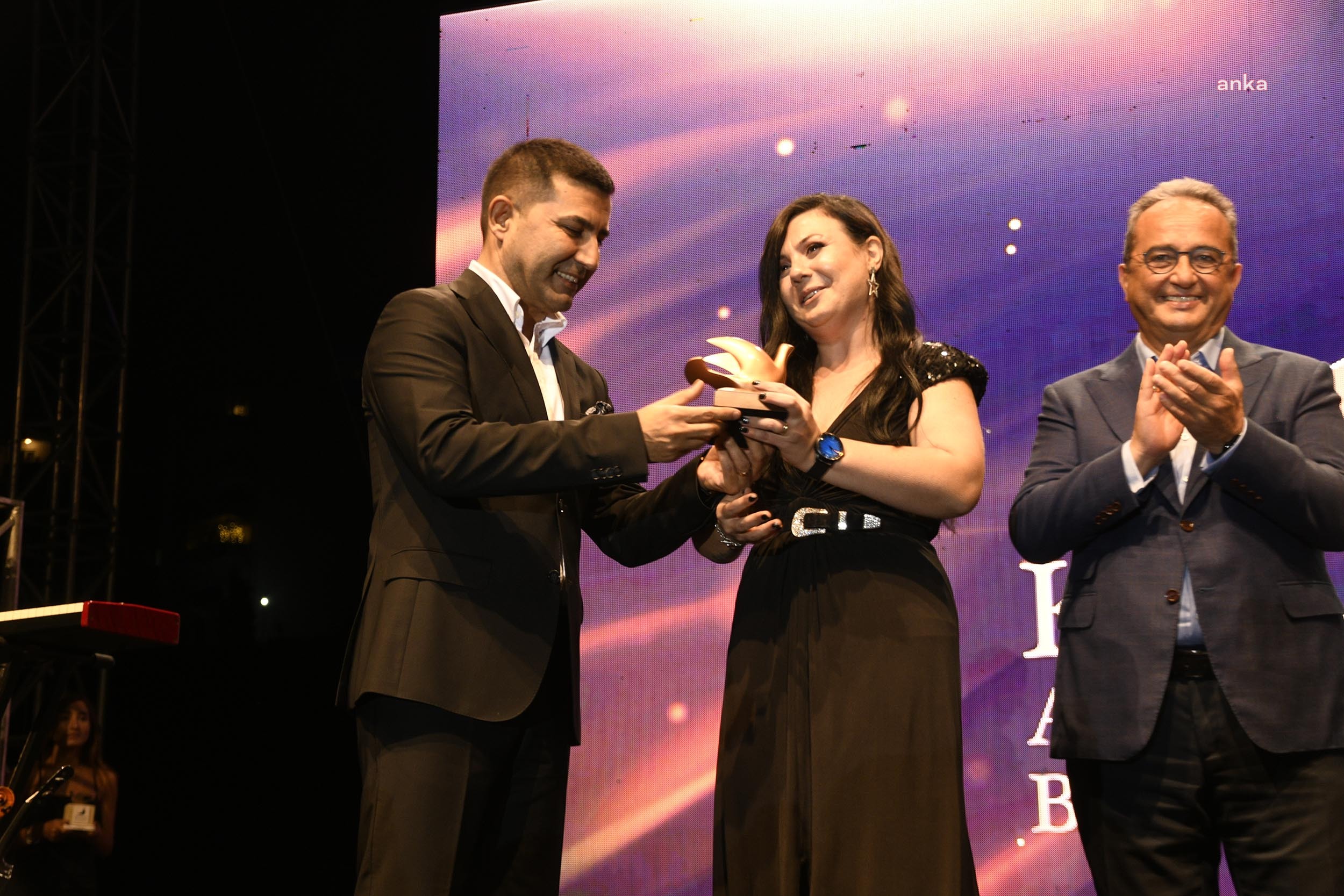 25. ALTIN GÜVERCİN’İN SAHİBİ, MERVE ÖNER DEMİR OLDU