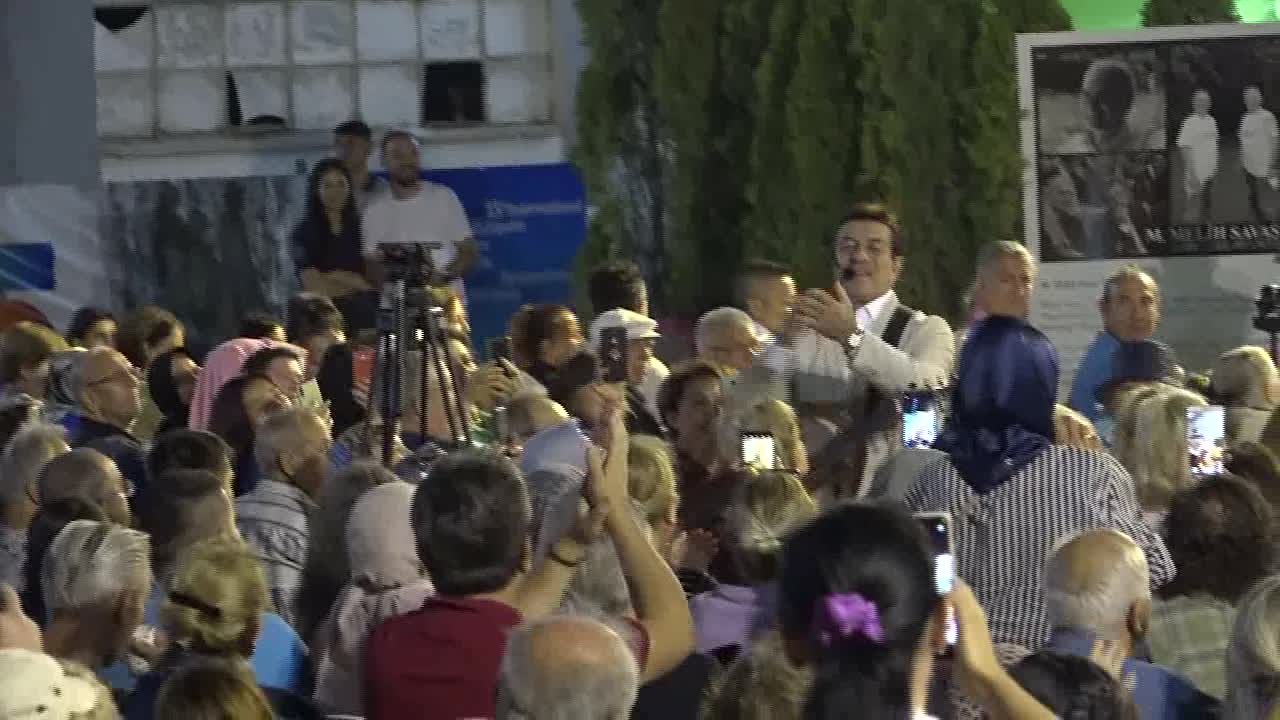 TEPEBAŞI'NDA DÜZENLENEN PİŞMİŞ TOPRAK SEMPOZYUMU'NDA COŞKUN SABAH İLE NOSTALJİ AKŞAMI