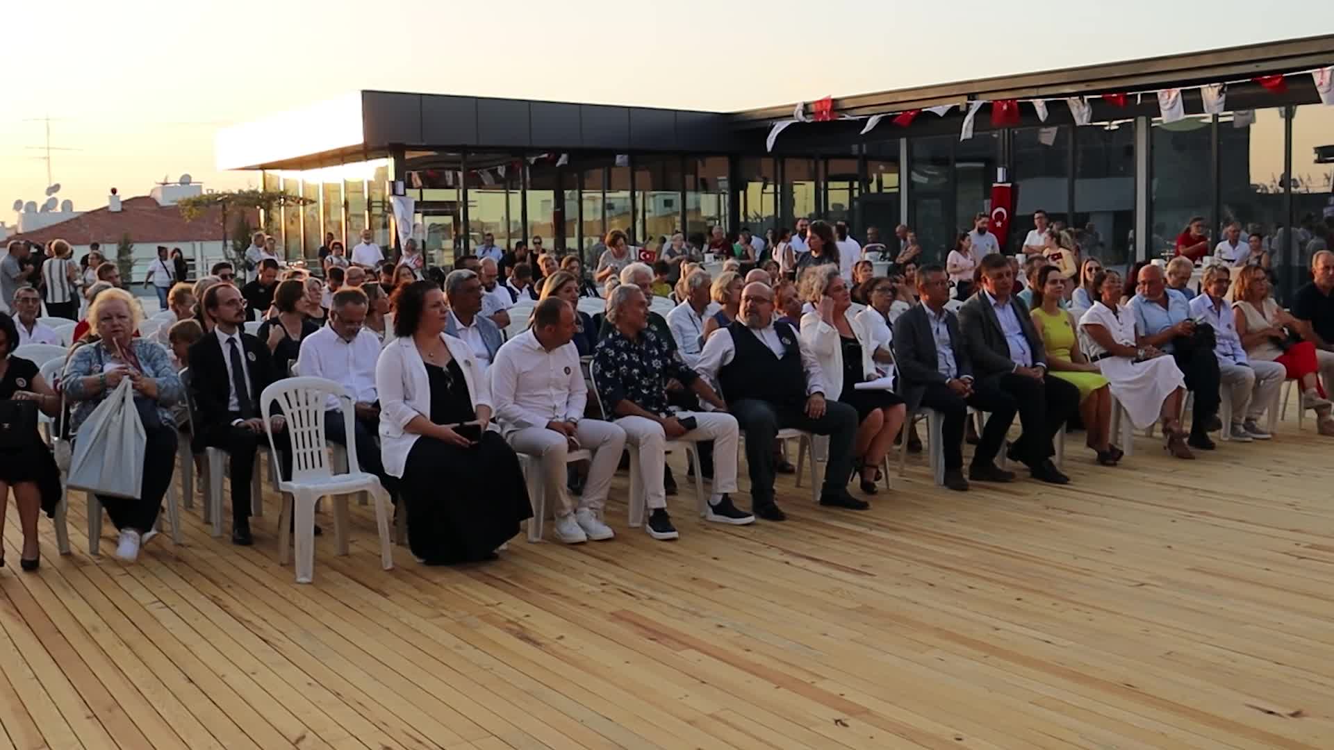 KARŞIYAKA ÇATI BOSTANLI, ‘ATEŞ ÇEMBERİNDE İZMİR’ SERGİSİ İLE AÇILDI