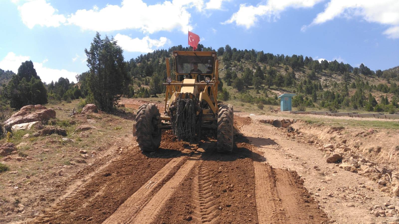SEYDİŞEHİR’DE YOL YAPIM ÇALIŞMALARI SÜRÜYOR