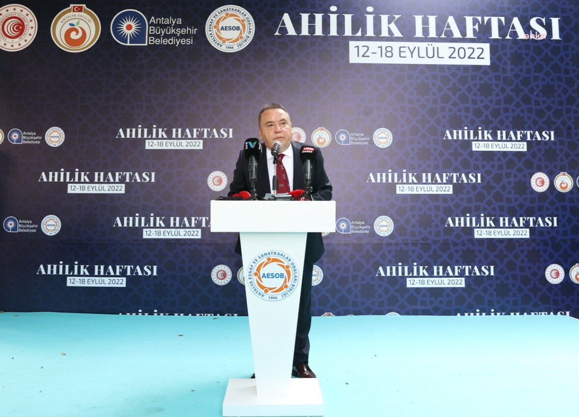 MUHİTTİN BÖCEK: SOBACILAR ÇARŞISI’NI CAZİBE MERKEZİ HALİNE GETİRECEK PROJEMİZİ GEÇEN HAFTA İHALE ETTİK