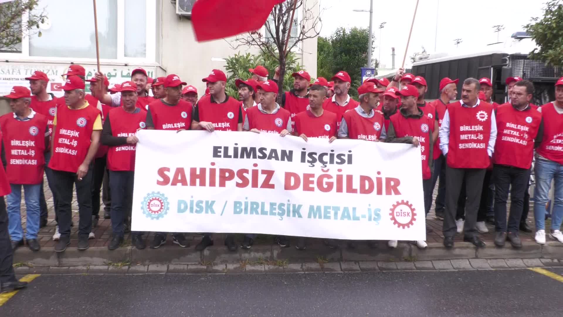 ELİMSAN İŞÇİLERİ, MAAŞLARININ ÖDENMEMESİNİ SUUDİ ARABİSTAN BAŞKONSOLOSLUĞU ÖNÜNDE PROTESTO ETTİ