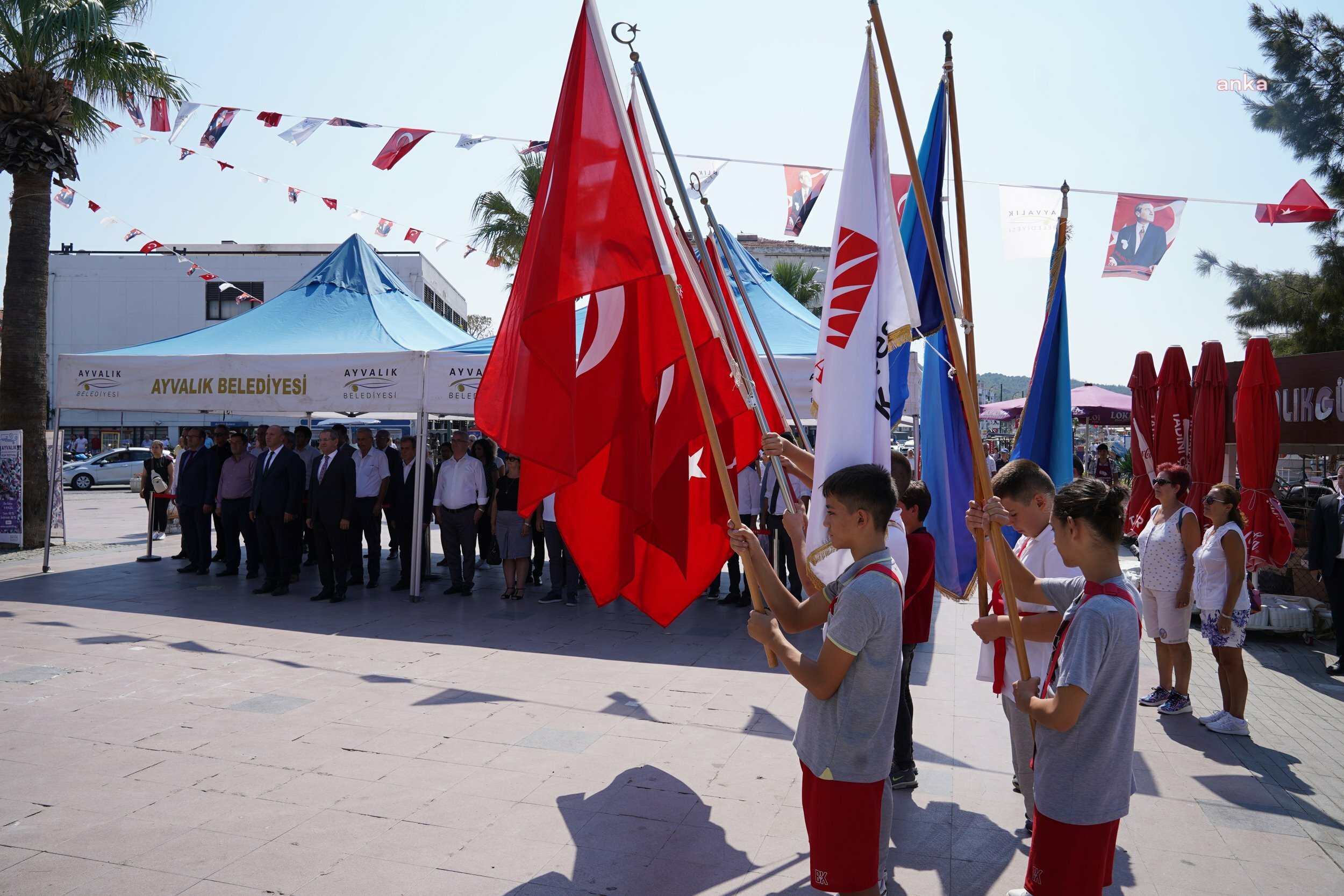 AYVALIK BELEDİYE BAŞKANI ERGİN, ÖĞRENCİLERİ İLK GÜNLERİNDE YALNIZ BIRAKMADI