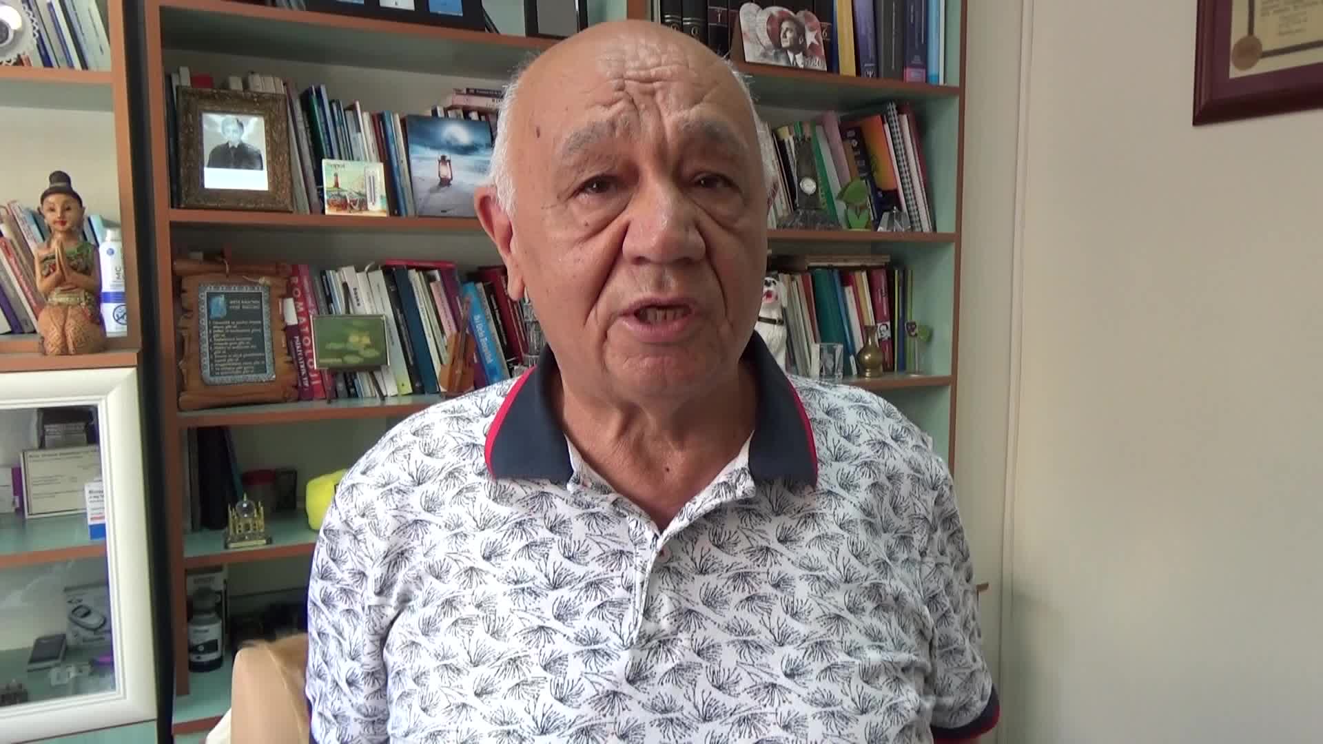 PSİKİYATRİ UZMANI KARGI: "ÖĞRENCİLERE AŞIRI DERS YÜKLEMESİ YANLIŞ OLUR"