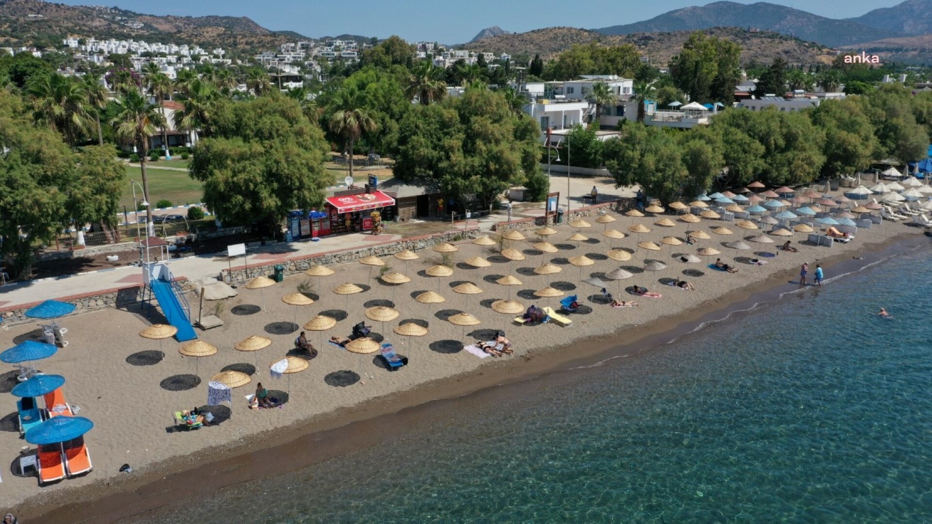 BODRUM BELEDİYESİ, HALK PLAJLARINDA ÇALIŞMALARINI SÜRDÜRÜYOR