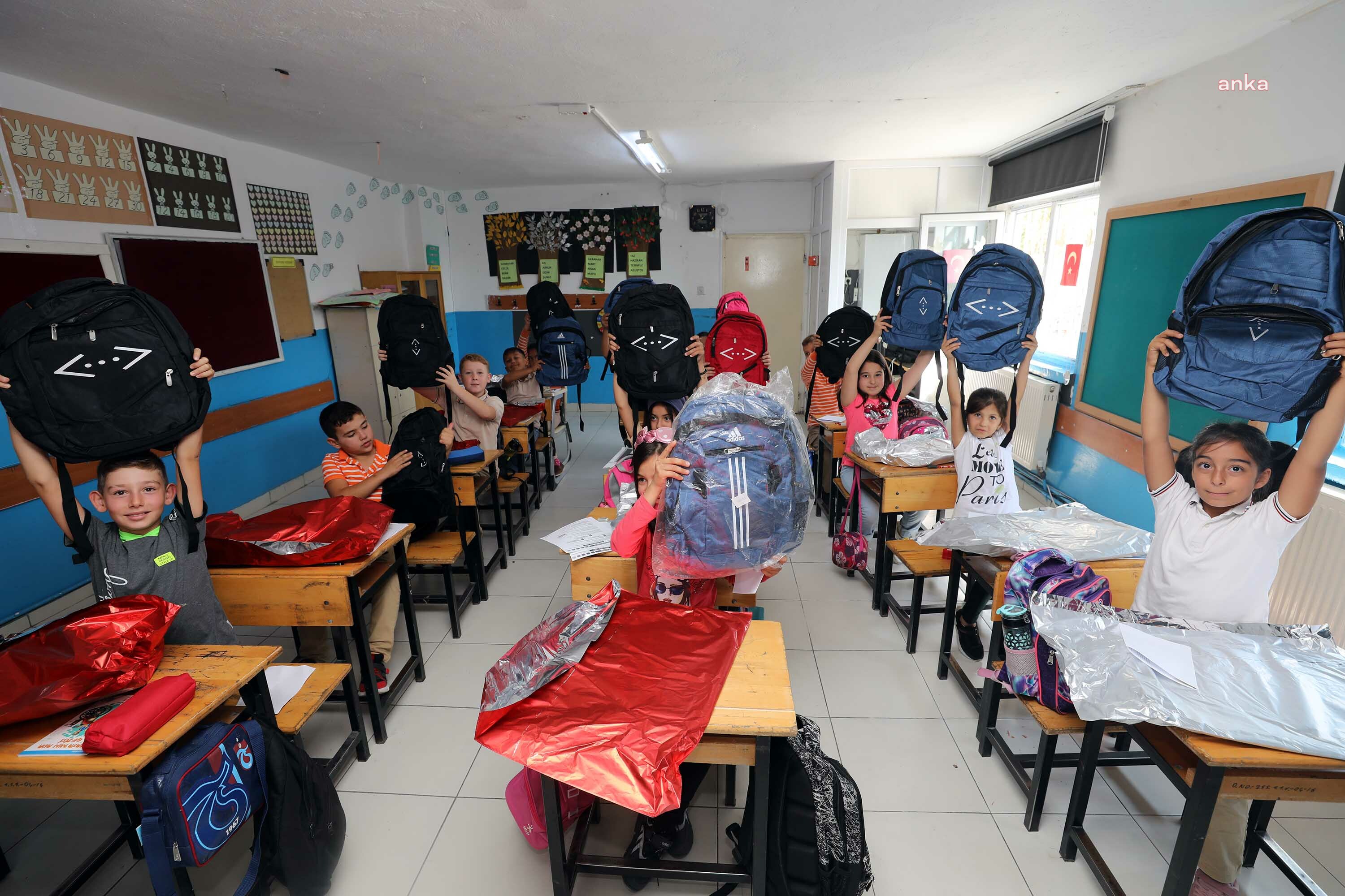 YENİMAHALLE'DE OKUL ÇANTALARI BELEDİYEDEN