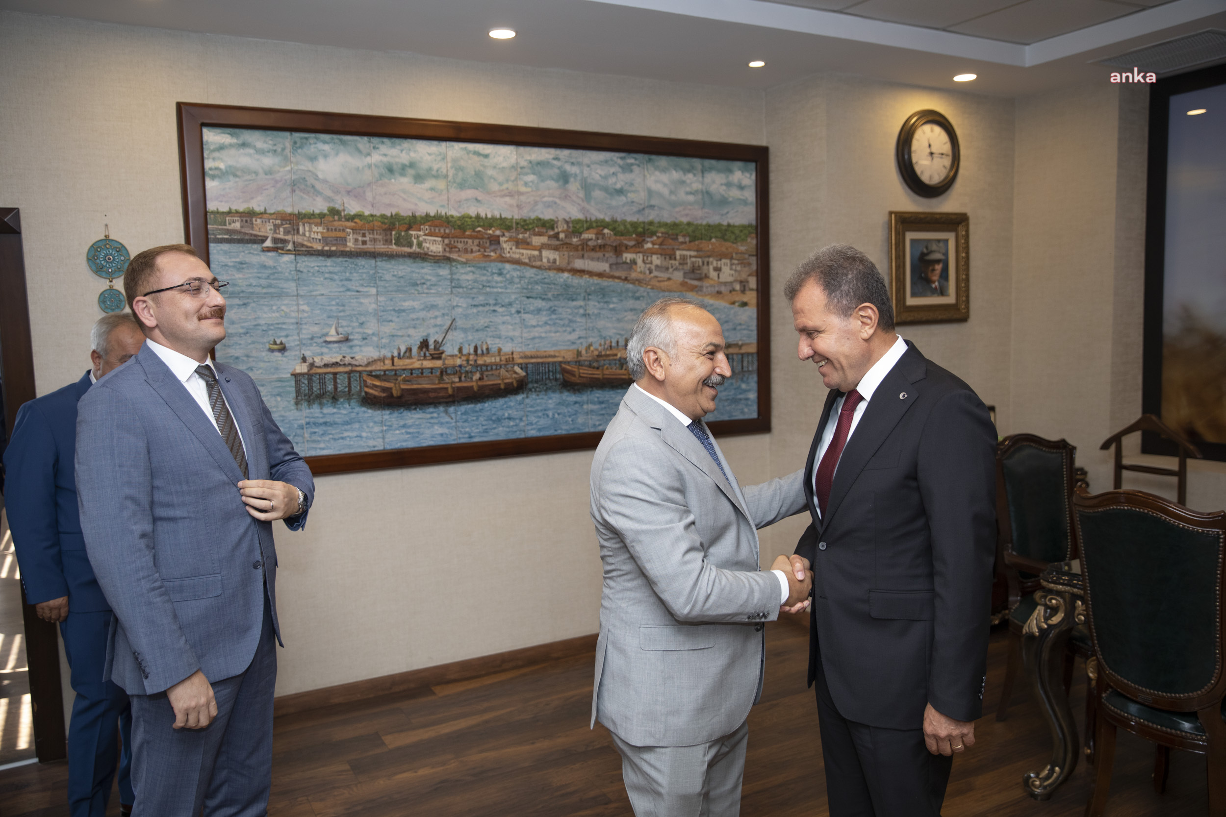 VAHAP SEÇER, ‘AHİLİK HAFTASI’ KAPSAMINDA ESNAF TEMSİLCİLERİNİ AĞIRLADI