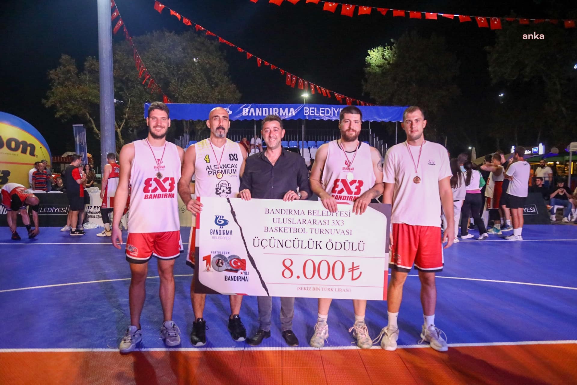BANDIRMA CUMHURİYET MEYDANI'NDA 3X3 BASKETBOL HEYECANI