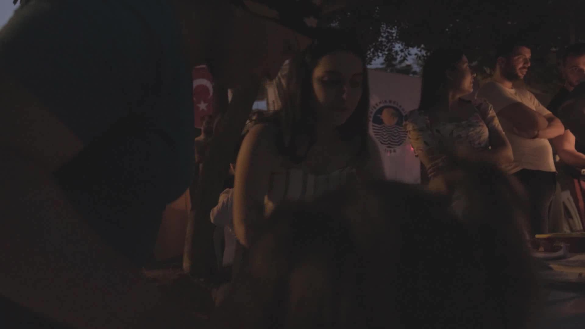YENİŞEHİRLİLER, NOSTALJİK AÇIK HAVA SİNEMASININ KEYFİNİ ÇIKARDI