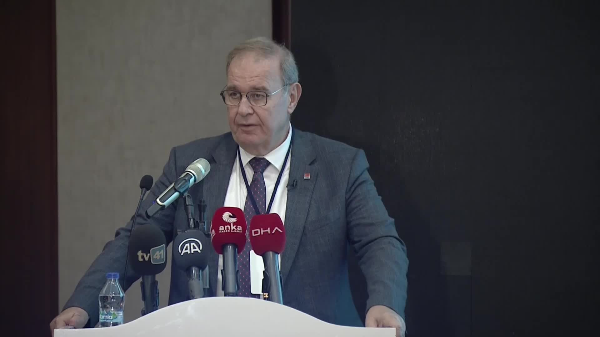 CHP EKONOMİ MASASI KOCAELİ'NDE... FAİK ÖZTRAK: "NEREDEN BAKARSAK BAKALIM, TÜRKİYE’DE ÇOK YAKICI BİR İŞSİZLİK SORUNU İLE KARŞI KARŞIYAYIZ"