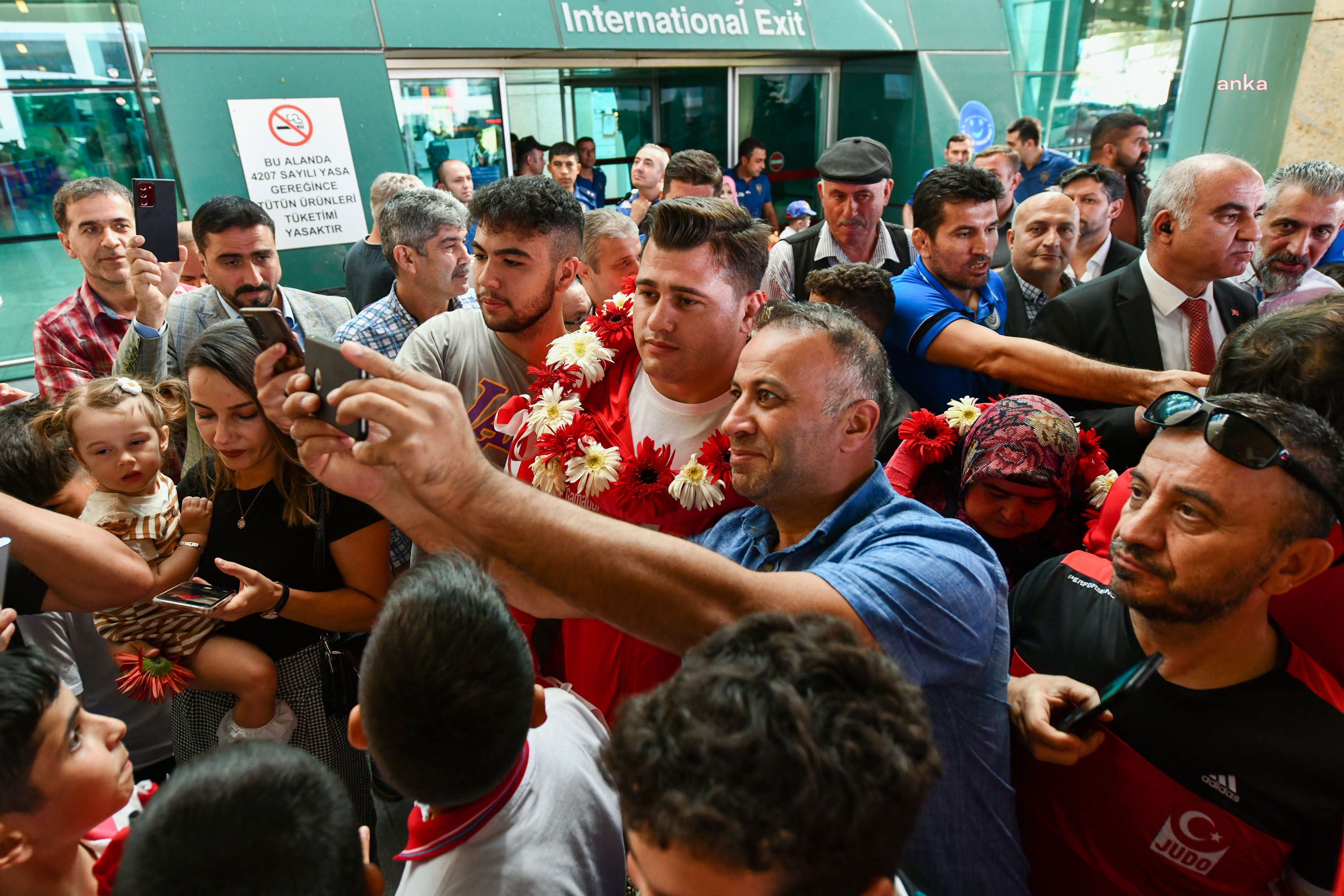 ŞAMPİYON RIZA KAYAALP’E COŞKULU KARŞILAMA