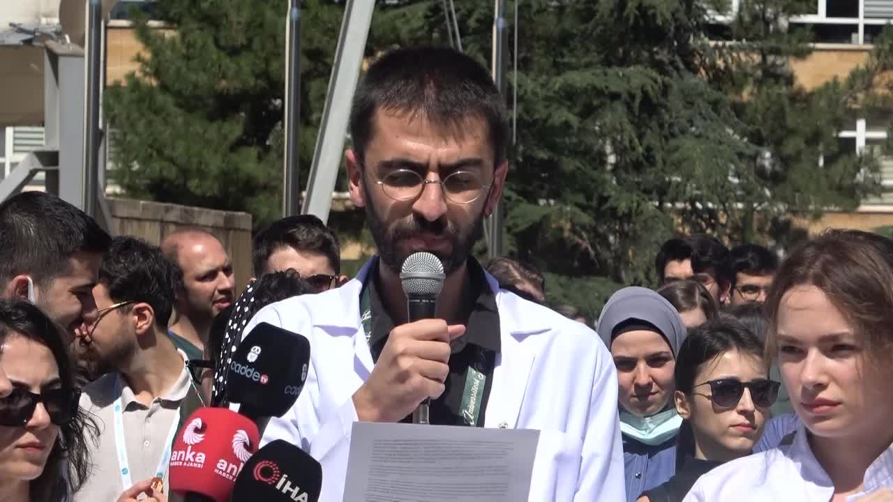 HACETTEPELİ ASİSTAN HEKİMLER 2 GÜNLÜK İŞ BIRAKMA EYLEMİNE BAŞLADI: “TALEPLERİMİZ YERİNE GETİRİLMEDİĞİ TAKDİRDE, İŞ BIRAKMA DAHİL TÜM HAK ARAYIŞLARIMIZA DEVAM EDECEĞİZ”