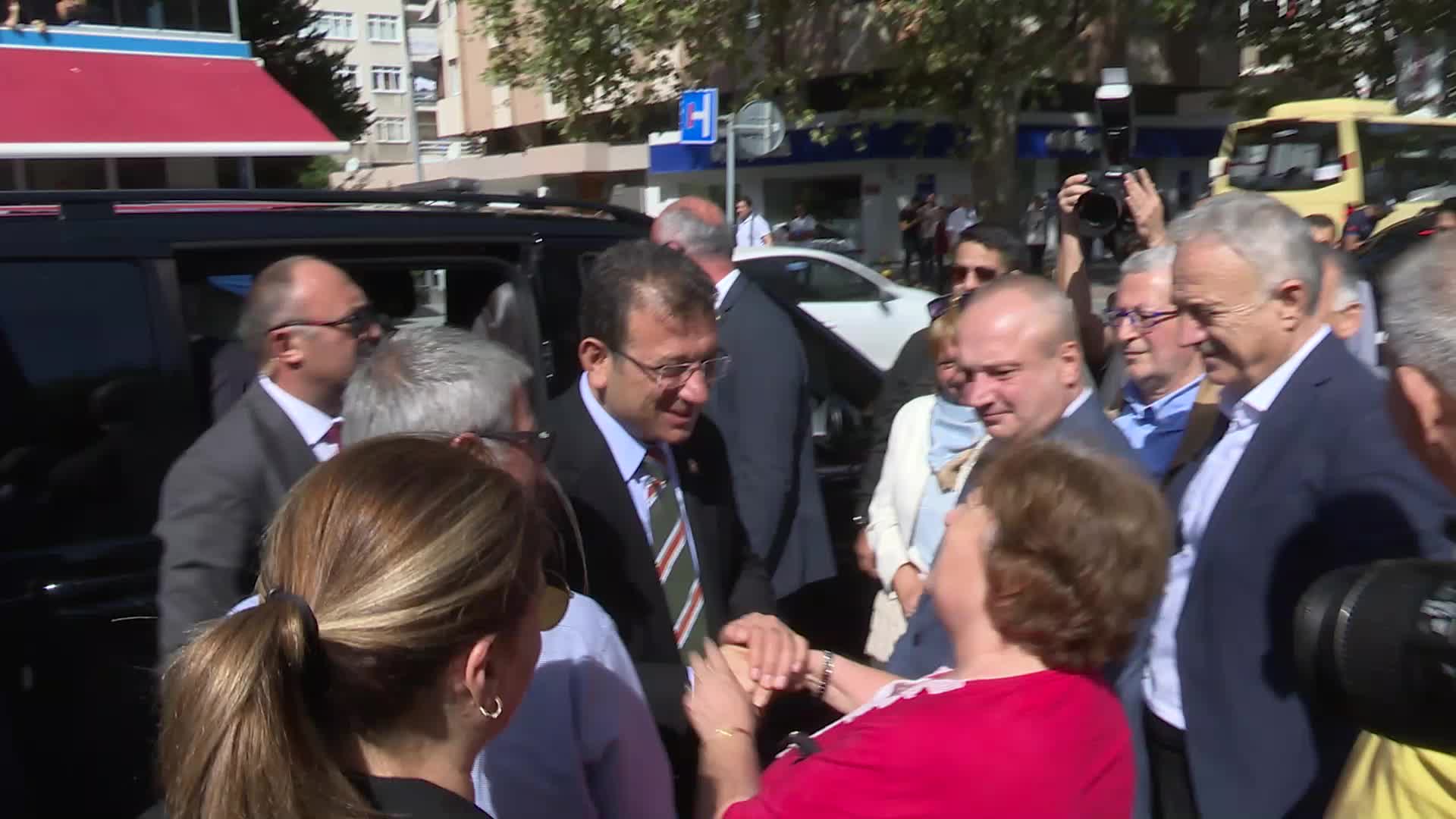 EKREM İMAMOĞLU, BAKIRKÖY'DE YENİLENEN İNCİRLİ CADDESİ'NDE İNCELEME YAPTI: "SU BASKINLARI VE DAHA BİRÇOK KONUDA ALTYAPI YATIRIMI YAPTIK"
