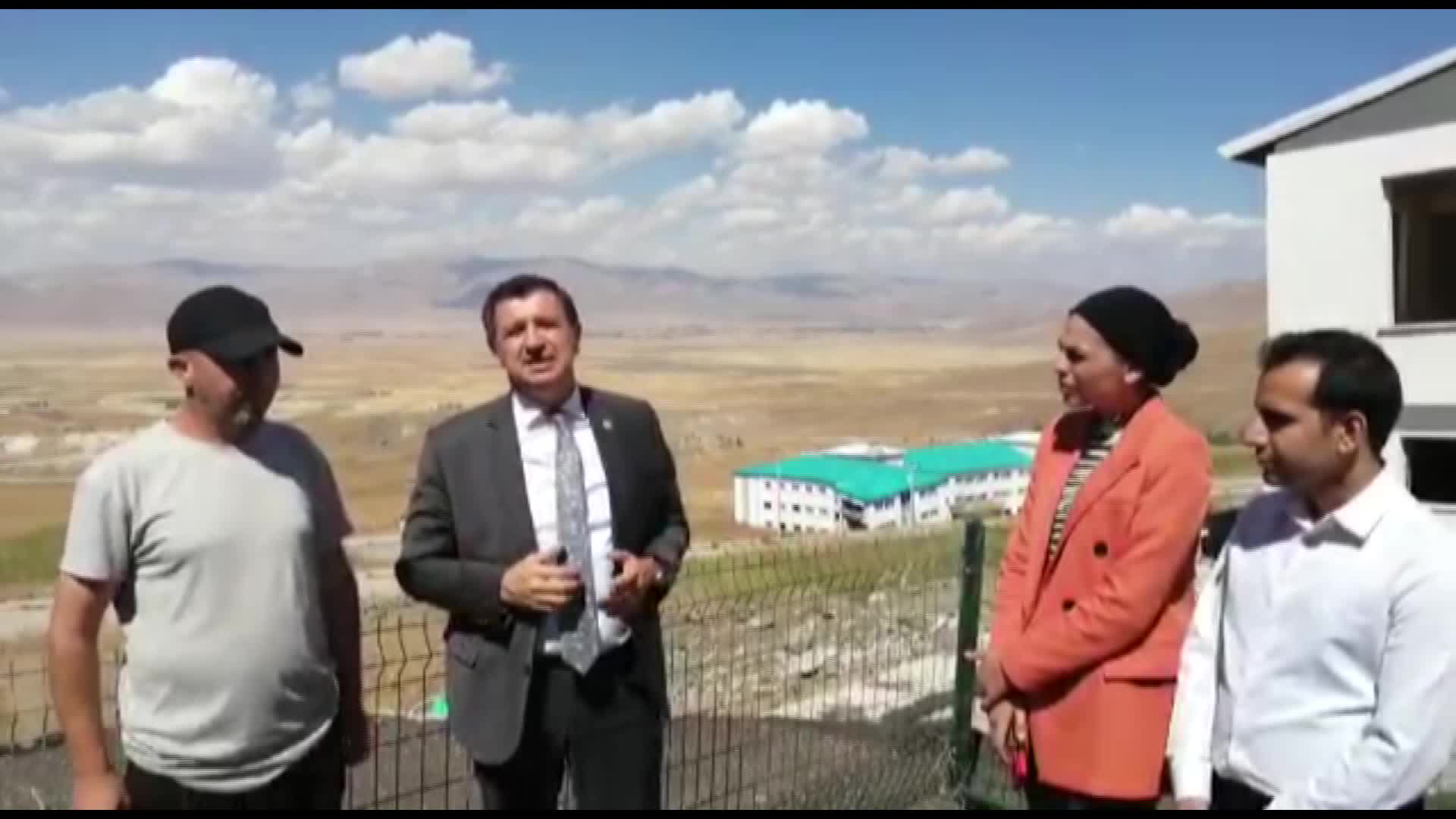 ERZURUM 2. ORGANİZE SANAYİ BÖLGESİ'NDE ÇÖKEN BİNALAR VATANDAŞLARI TEDİRGİN EDİYOR