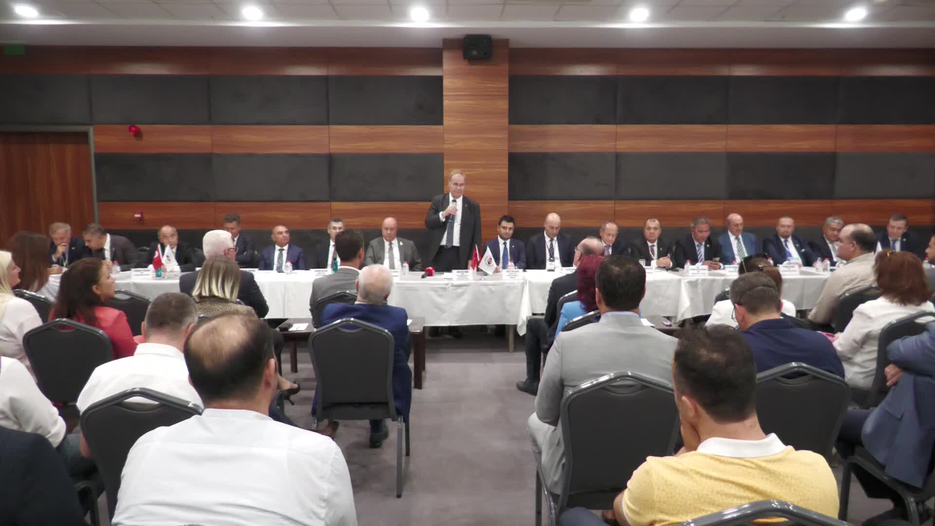 FAİK ÖZTRAK: “BÜYÜYORUZ DİYORUZ. BAKIYORUZ ENFLASYON YÜZDE 80’E ÇIKMIŞ, CARİ AÇIK REKORLAR KIRIYOR”