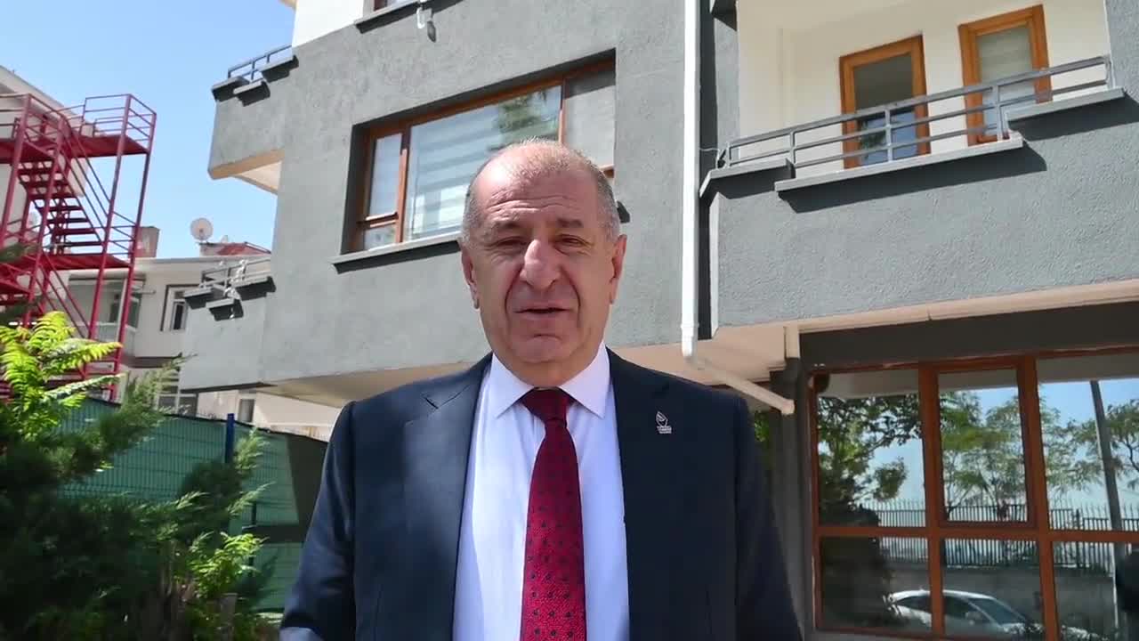 ÜMİT ÖZDAĞ: "HAKATERE UĞRAMIŞ HİSSEDEN KAMU GÖREVLİSİ ORTAYA ÇIKANA KADAR ESCOBAR PANKARTI TÜM İL VE İLÇELERE TEKRAR ASILACAK"