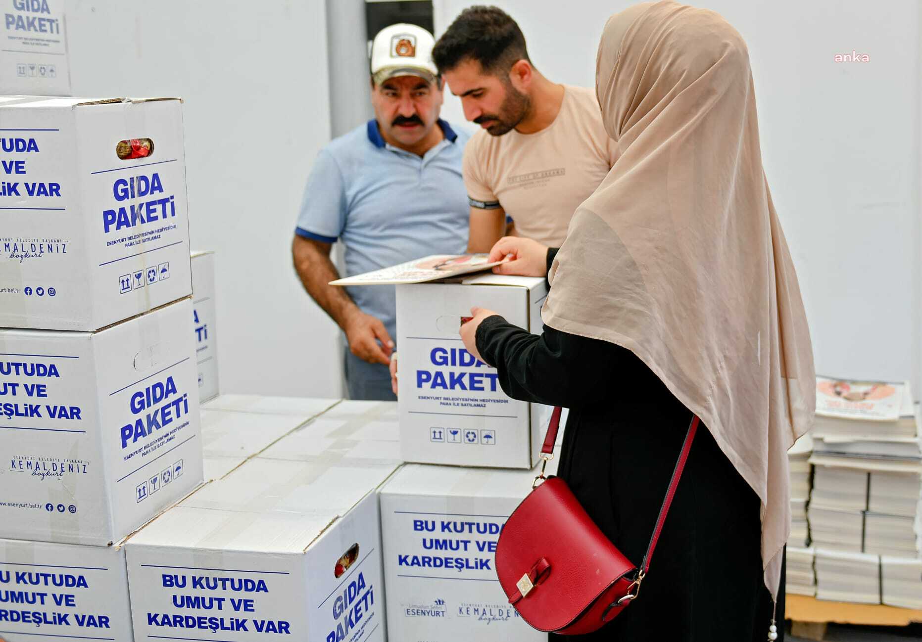 ESENYURT BELEDİYESİ’NDEN 9 BİN 500 ÖĞRENCİYE KIRTASİYE YARDIMI