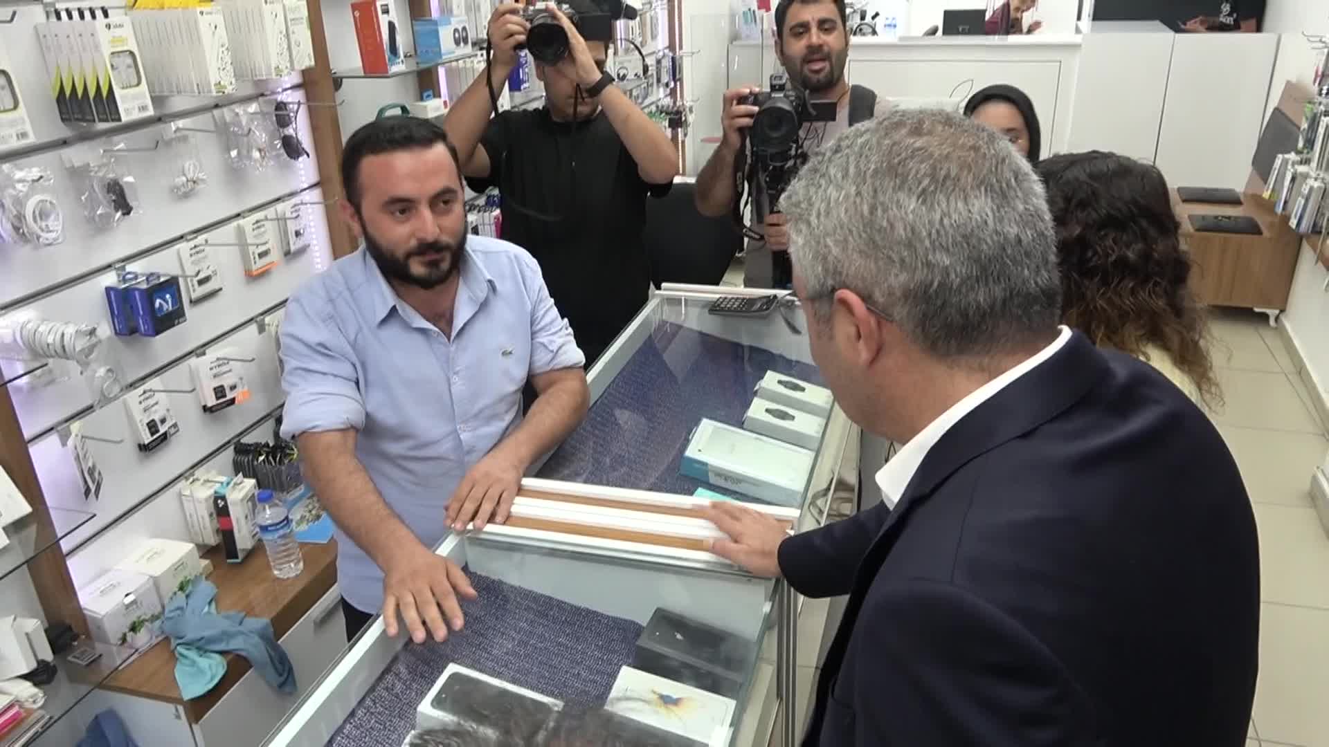 ÜLKÜCÜ OLDUĞUNU SÖYLEYEN VANLI YURTTAŞ: "BİZİ SARAYA TERK EDENLERİ BİZ TERK ETTİK. ÜLKÜCÜLÜK DEVAM, MHP’LİLİK BİTTİ"
