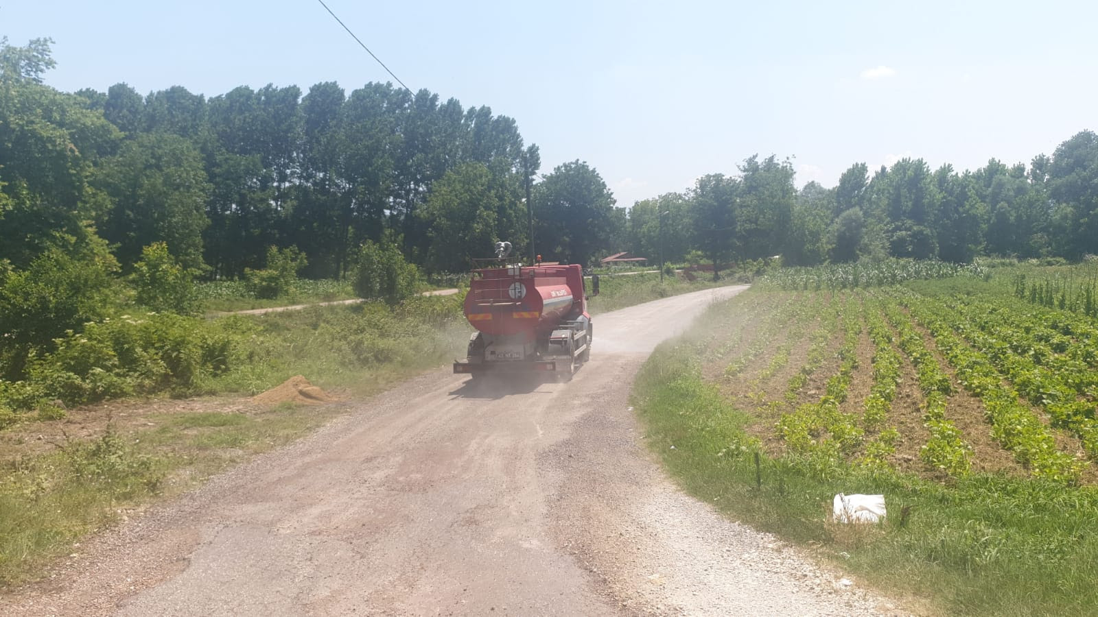 İZMİT BELEDİYESİ, YEŞİLOVA'DA DEZENFEKSİYON ÇALIŞMALARINI SÜRDÜRÜYOR